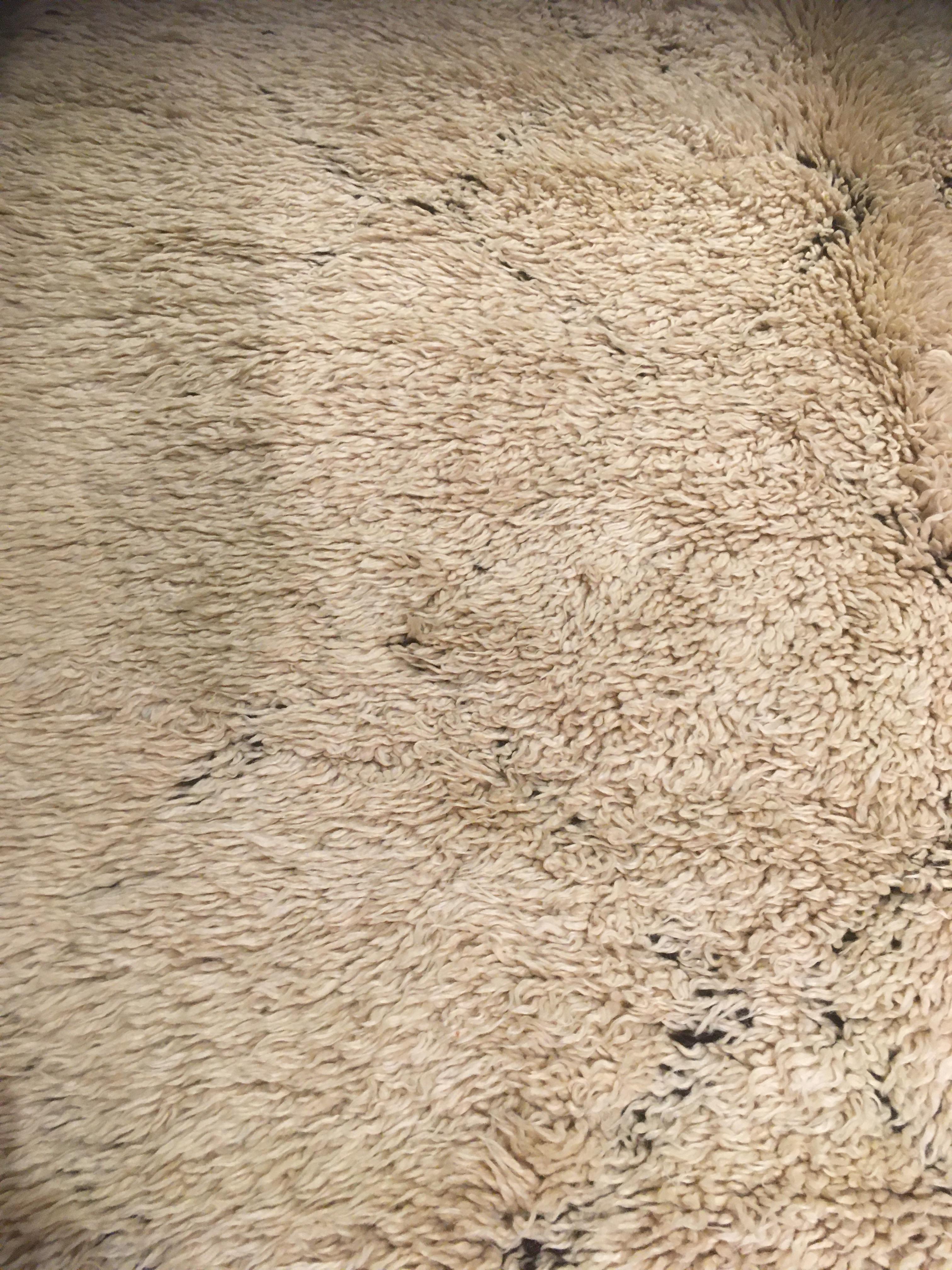 Seltener und ungewöhnlicher Beni Ouarain-Berberteppich aus Wolle, Mid-Century Modern im Zustand „Hervorragend“ im Angebot in Milan, IT