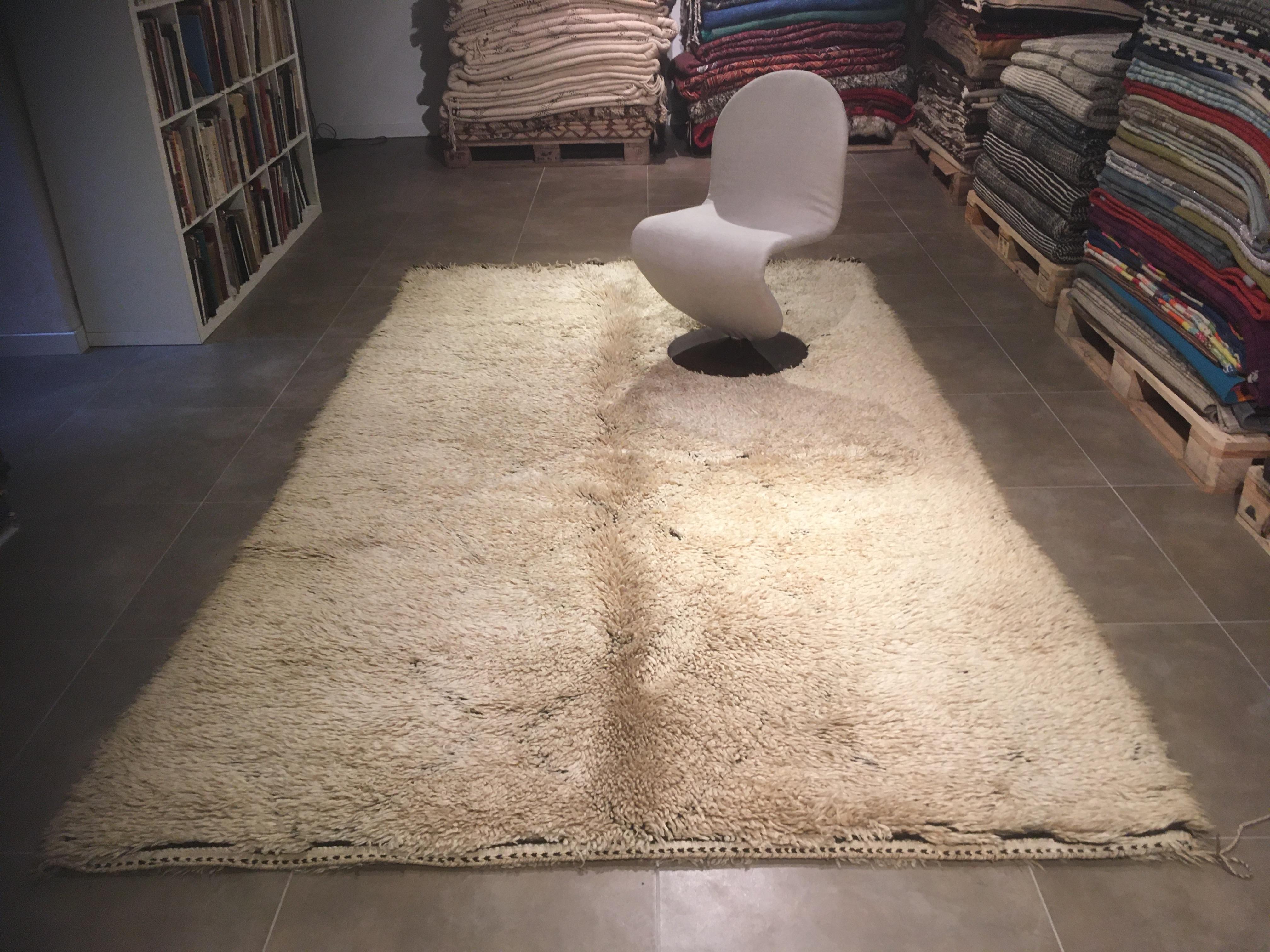 Rara e inusual alfombra bereber de lana Beni Ouarain moderna de mediados de siglo mediados del siglo XX en venta