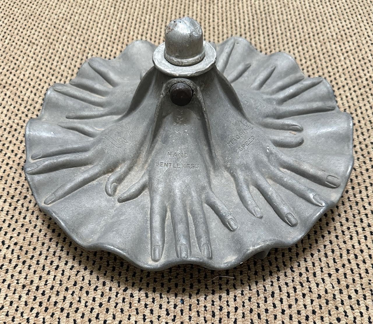 Art déco Rare et inhabituel Agitateur de machine à laver Thor Hand Impression Circa 1937 en vente