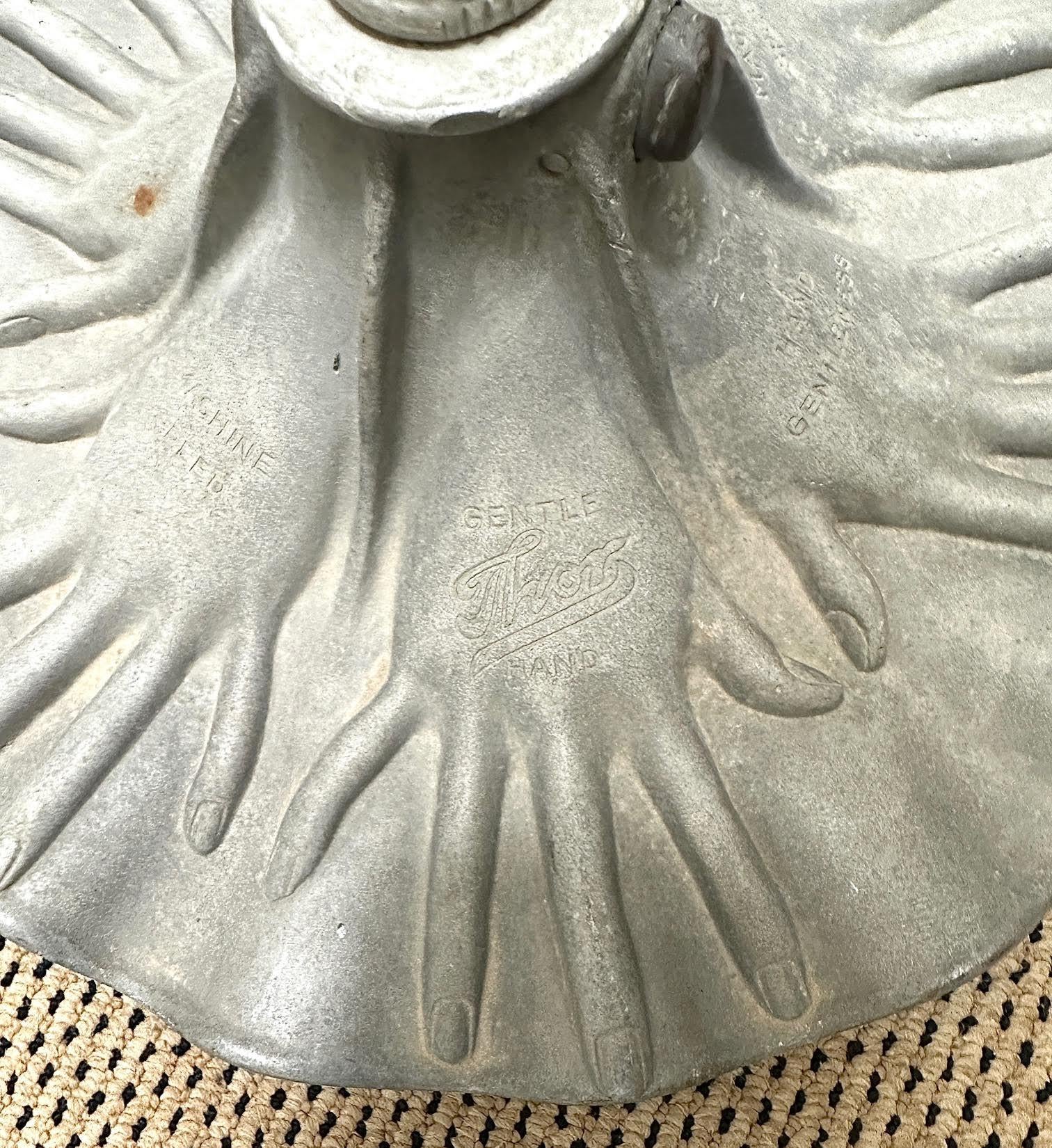 Moulage Rare et inhabituel Agitateur de machine à laver Thor Hand Impression Circa 1937 en vente