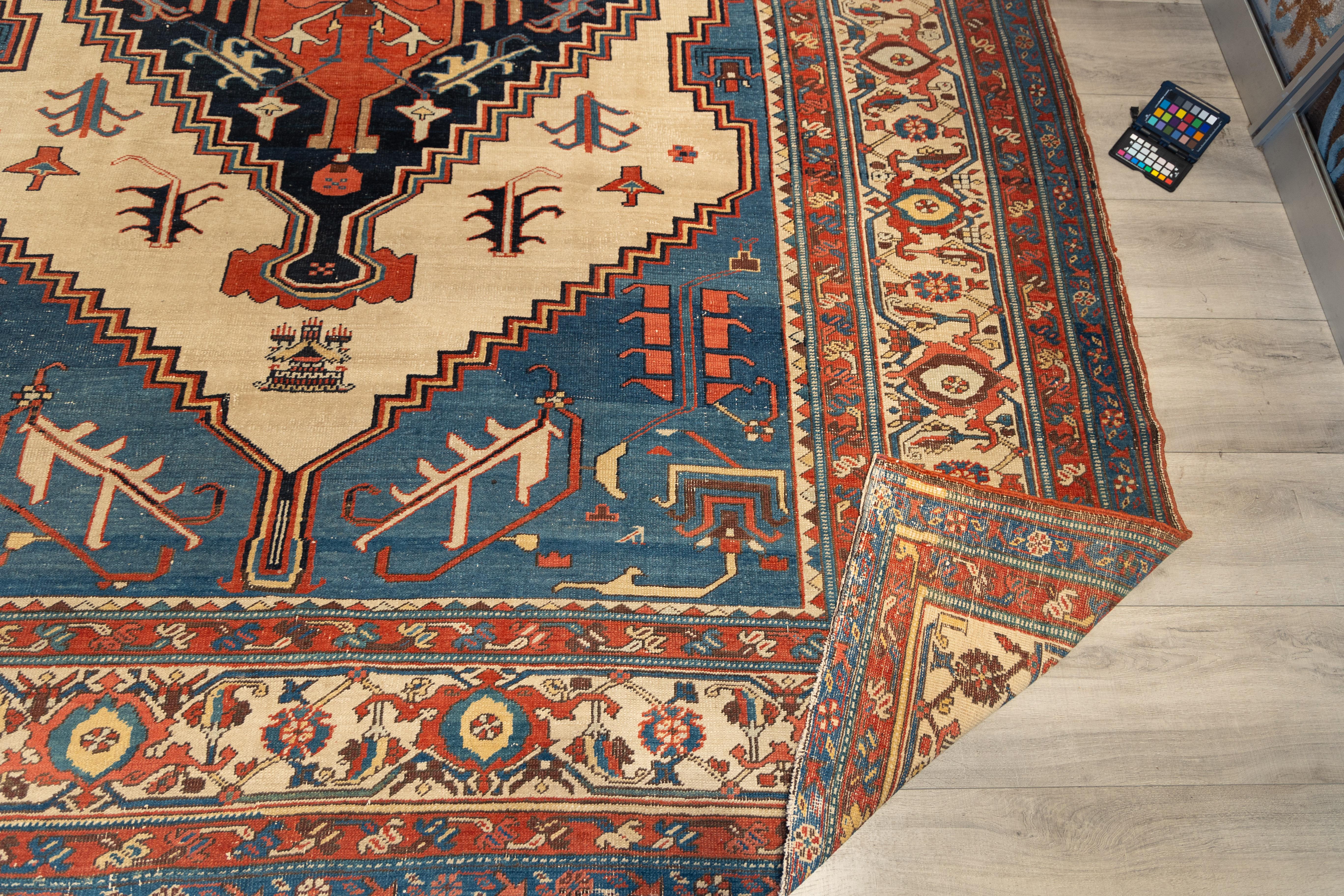 Rare and unusual tribal Baksaish with chinese symbols Persa en venta