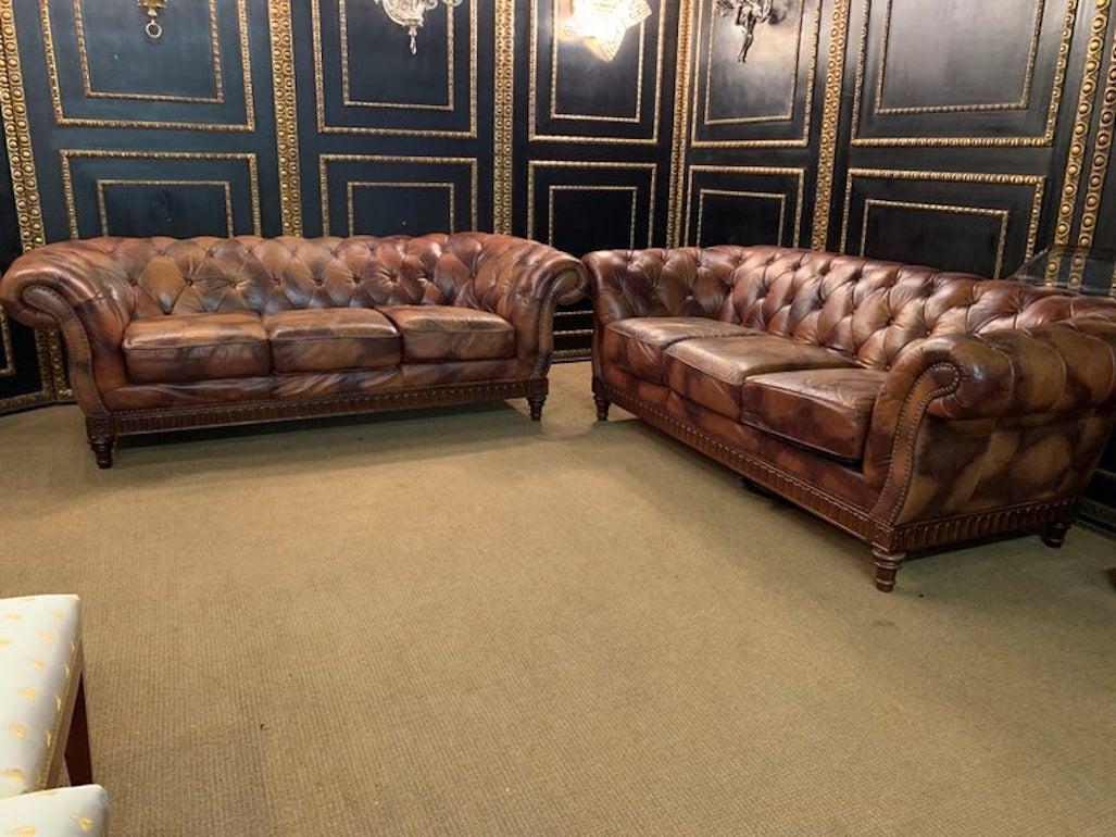 Seltenes und ungewöhnliches Chesterfield-Sofa im Vintage-Stil aus Leder und Holzrahmen mit Kuhmuster im Angebot 15