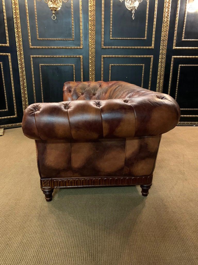 Seltenes und ungewöhnliches Chesterfield-Sofa im Vintage-Stil aus Leder und Holzrahmen mit Kuhmuster im Angebot 3