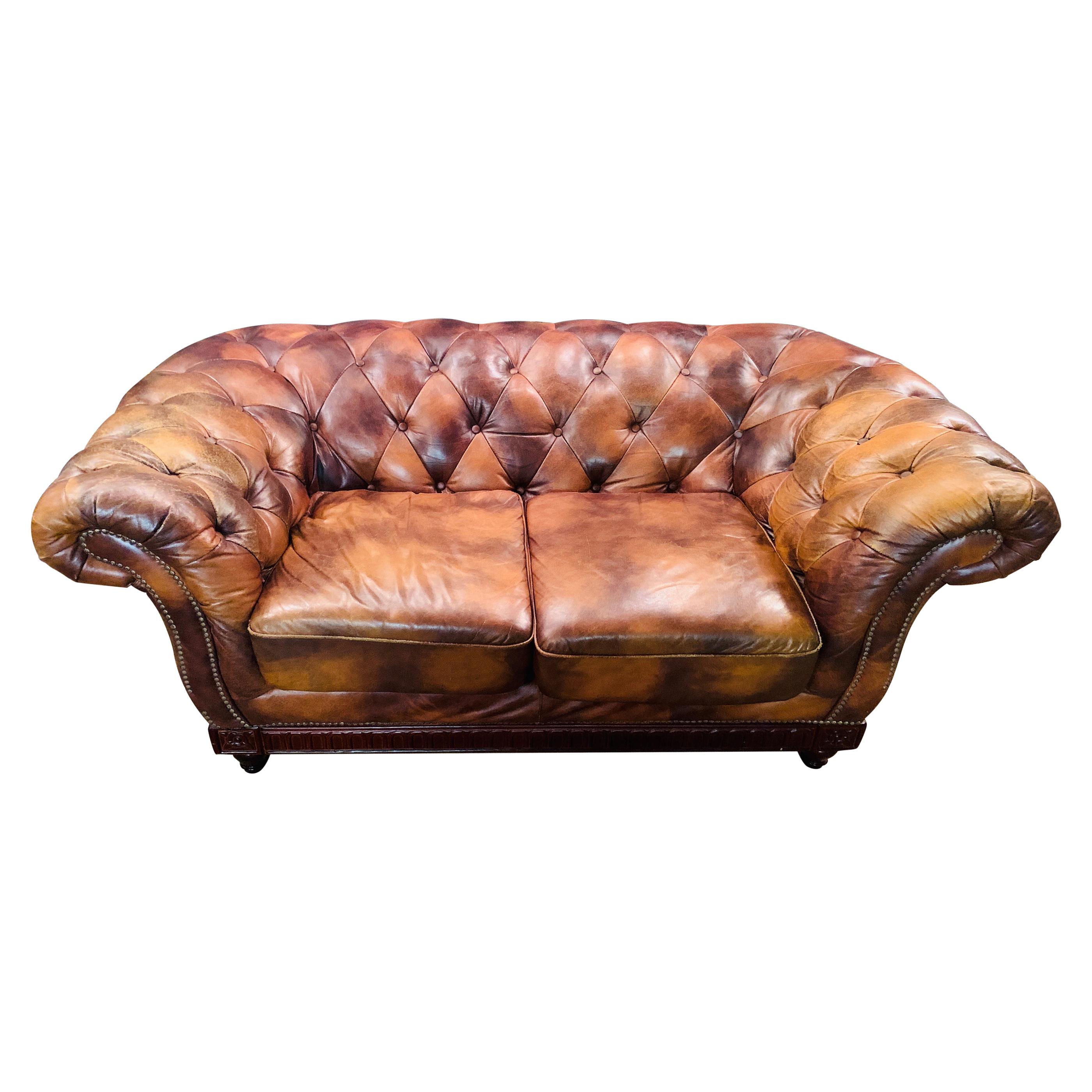 huisvrouw Wonder binnenkomst Rare and Unusual Vintage Chesterfield Sofa in Cow Pattern Leather and Wood  Frame For Sale at 1stDibs