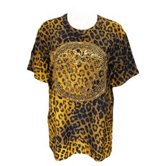 Seltenes und Vintage Versace - Seidenhemd mit Tiermuster und Medusa-Logo verschönert