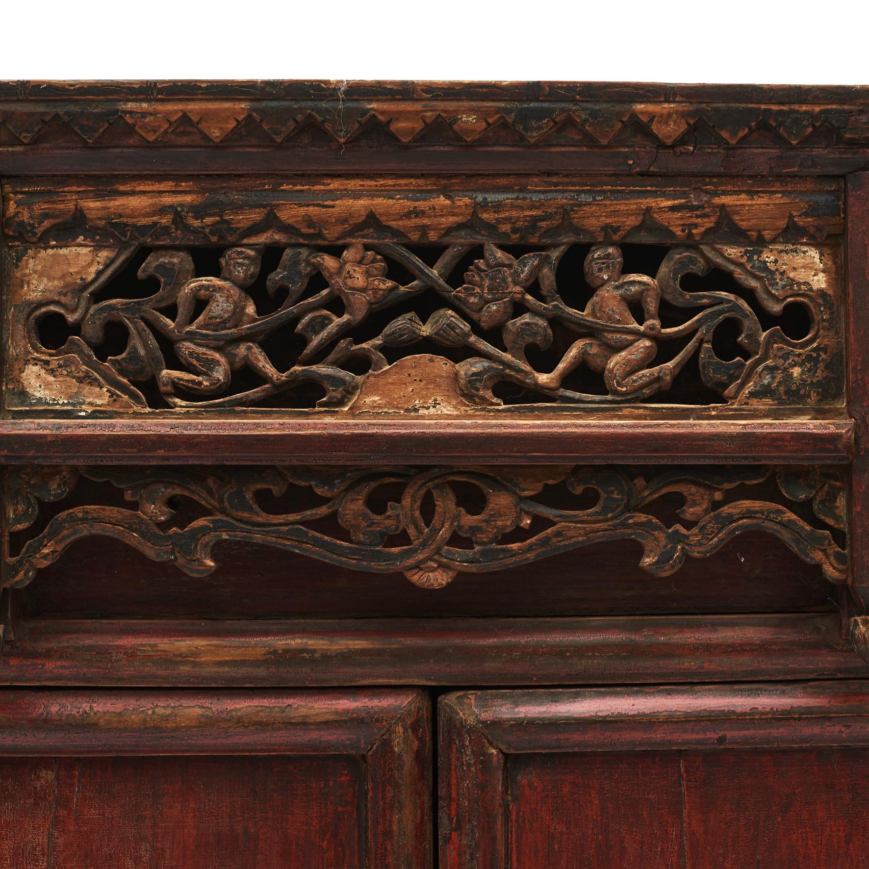 Kabinett aus der Ming Dynasty (15.-16. Jahrhundert). Rot lackiert (Ming-Dynastie) im Angebot