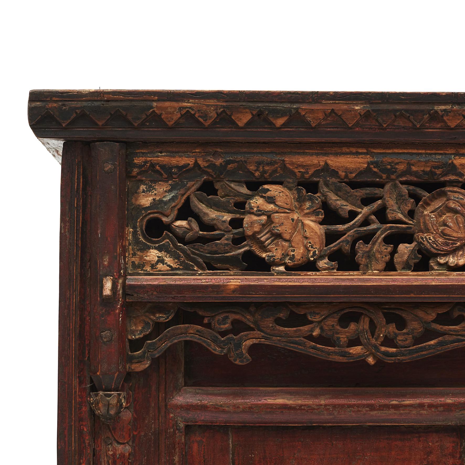 15th-16th Century Ming Dynasty Cabinet. Red Lacquer In Good Condition For Sale In Kastrup, DK