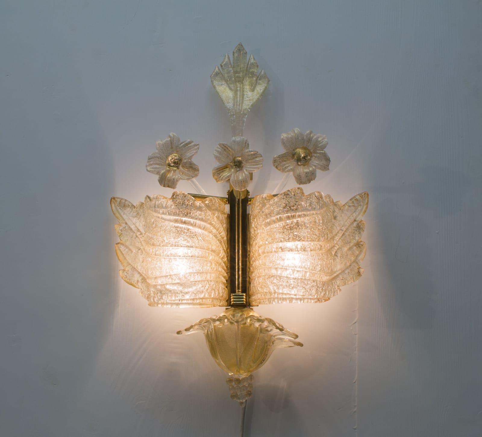 Rare and wonderful of wall light by Barovier & Toso.

One of the most celebrated of the Classic collections of Barovier & Toso, its elegant design and the color range enabling attractive and impressive decorative effects. 

Visible metal parts