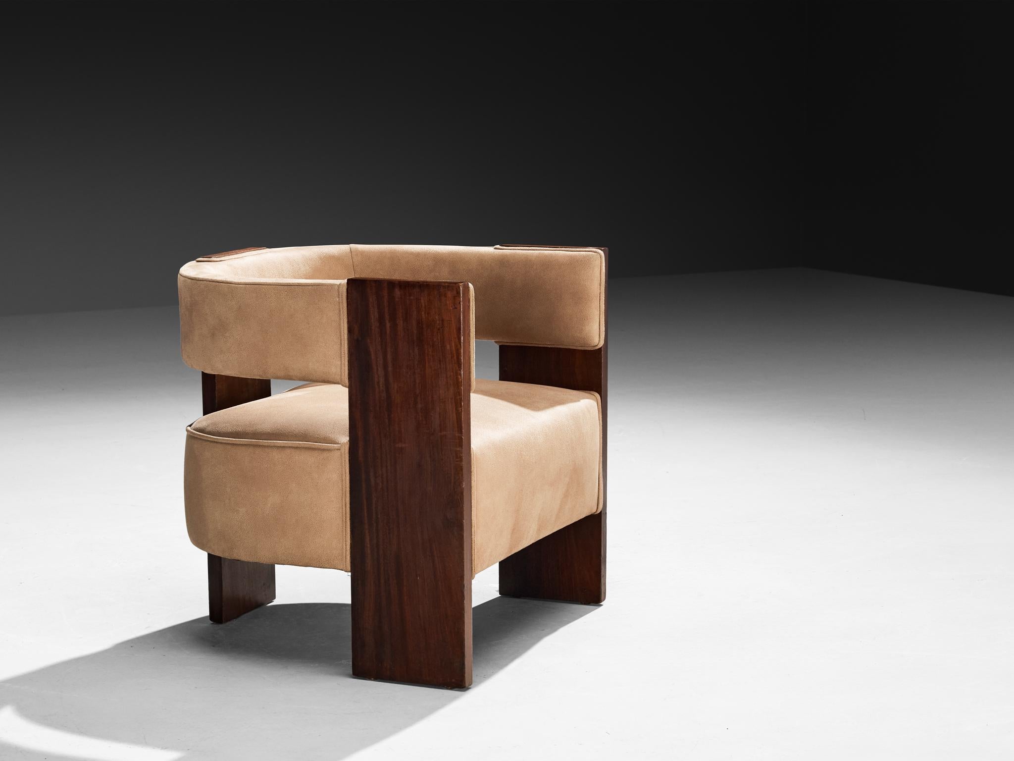 Seltener geschwungener Sessel von André Sornay aus Mahagoni und beigem Wildleder im Zustand „Gut“ im Angebot in Waalwijk, NL