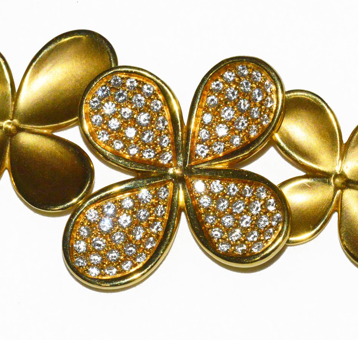 This is a gorgeous, rare 18K and diamond Angela Cummings necklace. Made in the late 1980s, shortly after Cummings left Tiffany, this a a beautiful example of Cummings distinguished artistry and creativity at its best. Please see photos and