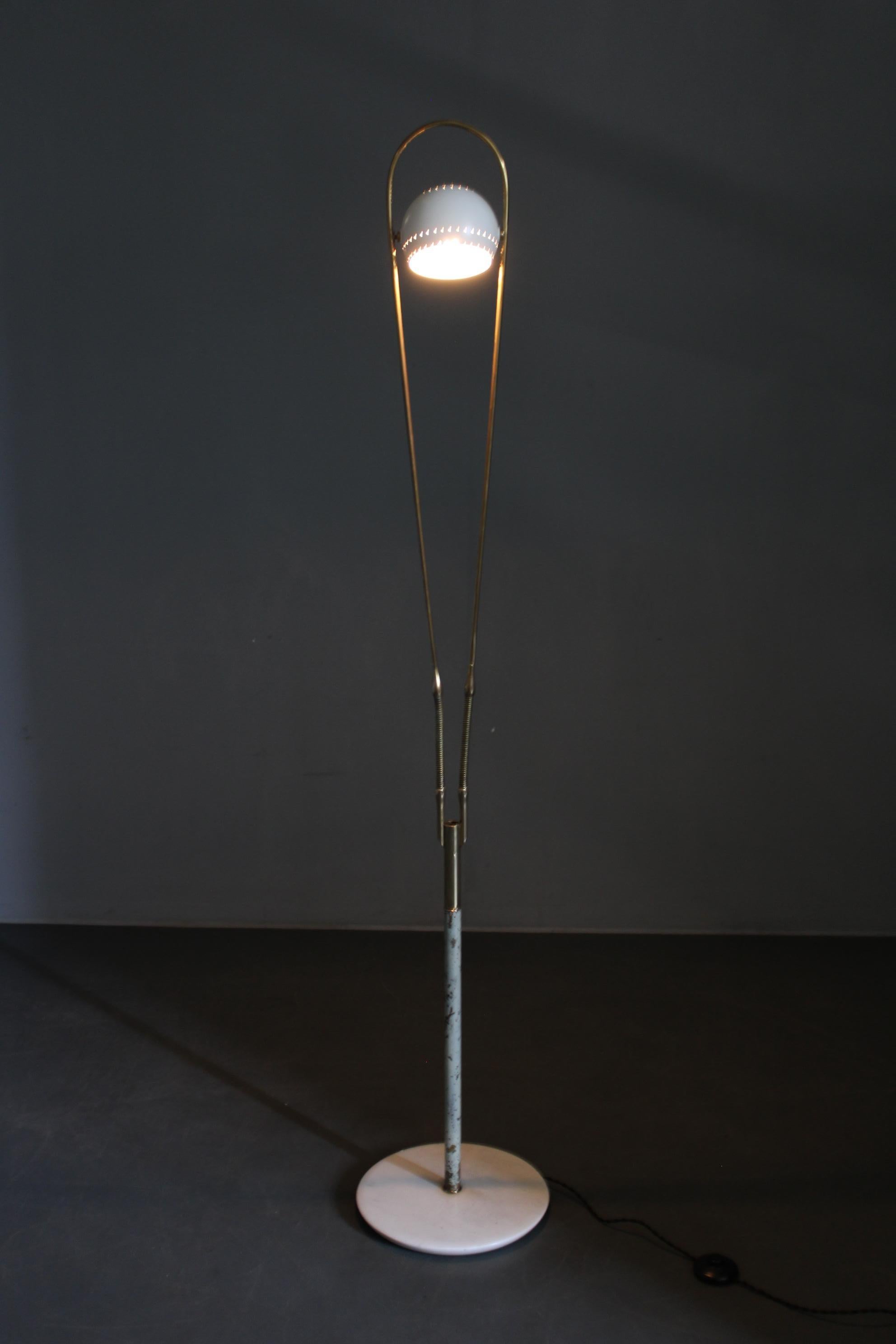 Rara lámpara de pie italiana regulable de mármol y latón Angelo Lelii, 1952 en venta 4