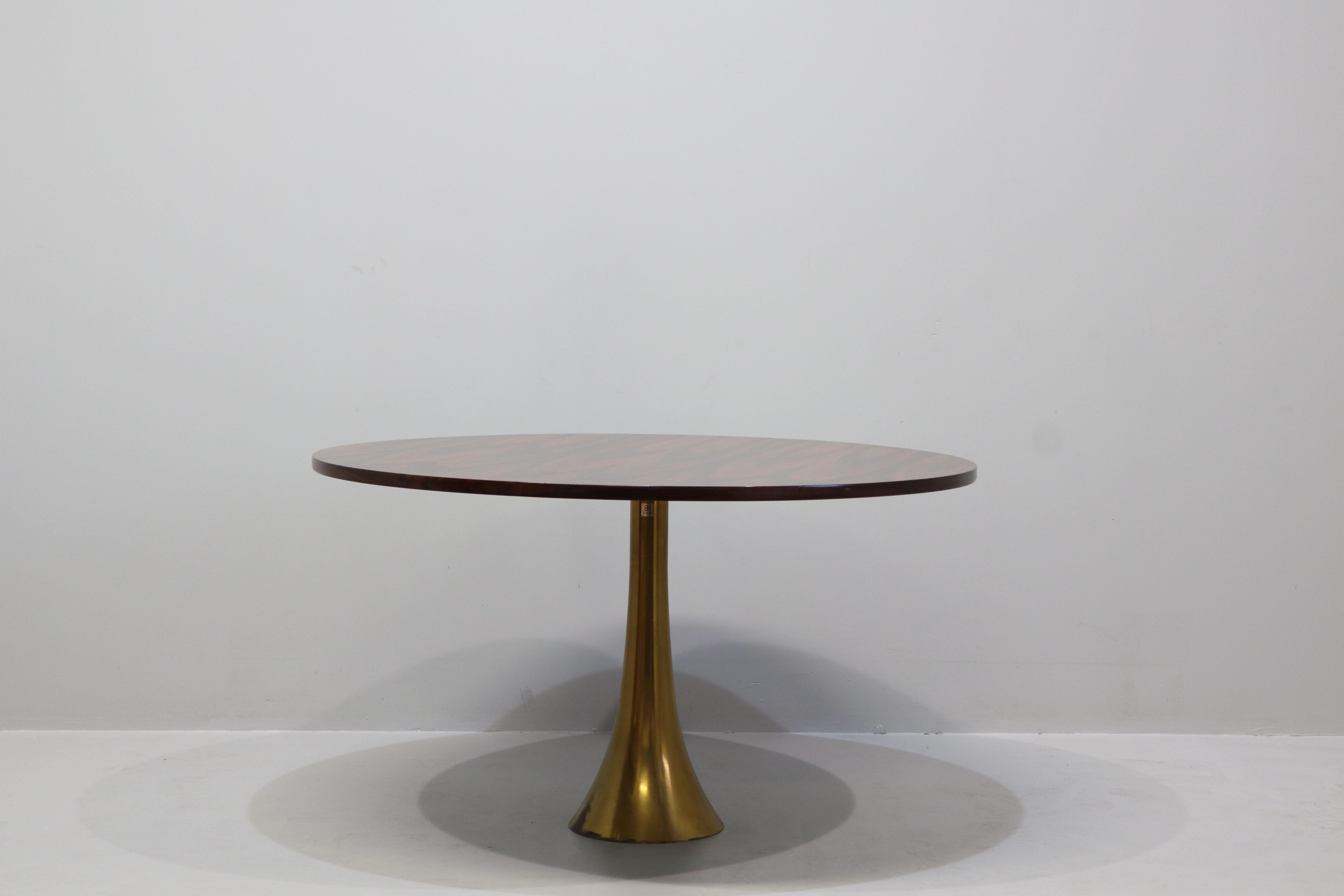 Mid-Century Modern Rare table ronde Angelo Mangiarotti Bernini, pied en bronze et plateau en bois, 1957 en vente