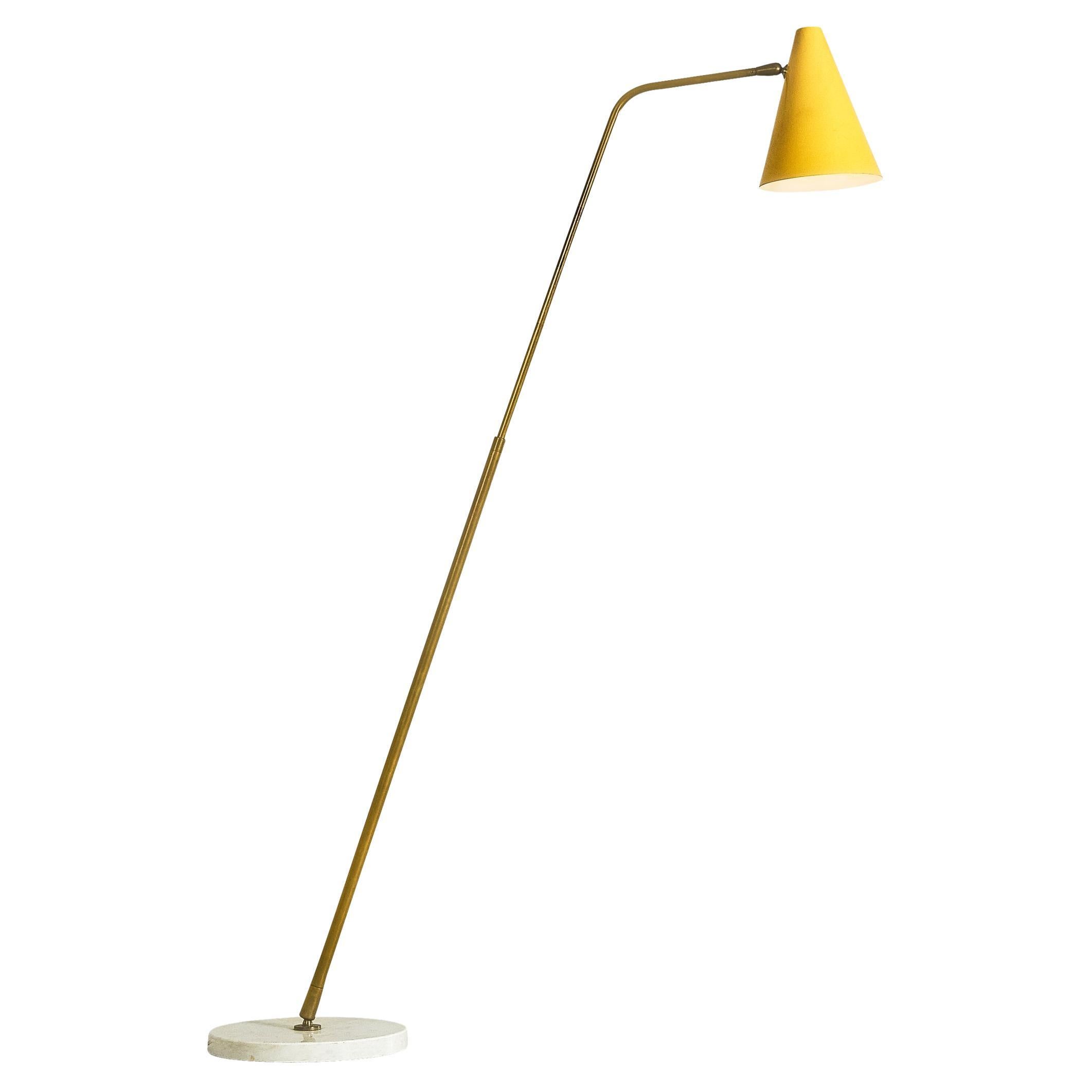 Rare lampadaire Angelo Ostuni pour O-Luce avec abat-jour jaune ocre 