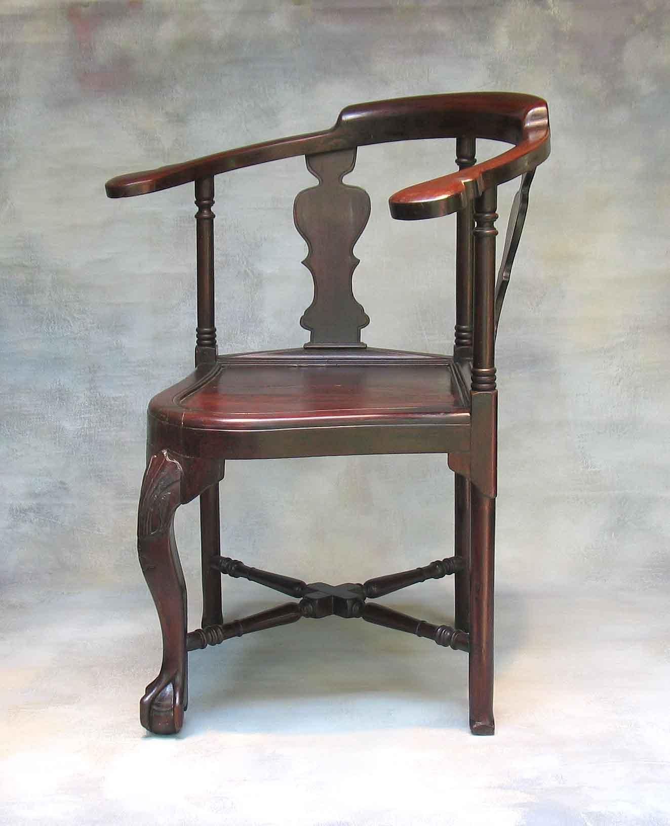 Rare Anglo-Chinese Hongmu Corner Chair of George II Style Early 19th Century In Good Condition For Sale In Ottawa, Ontario