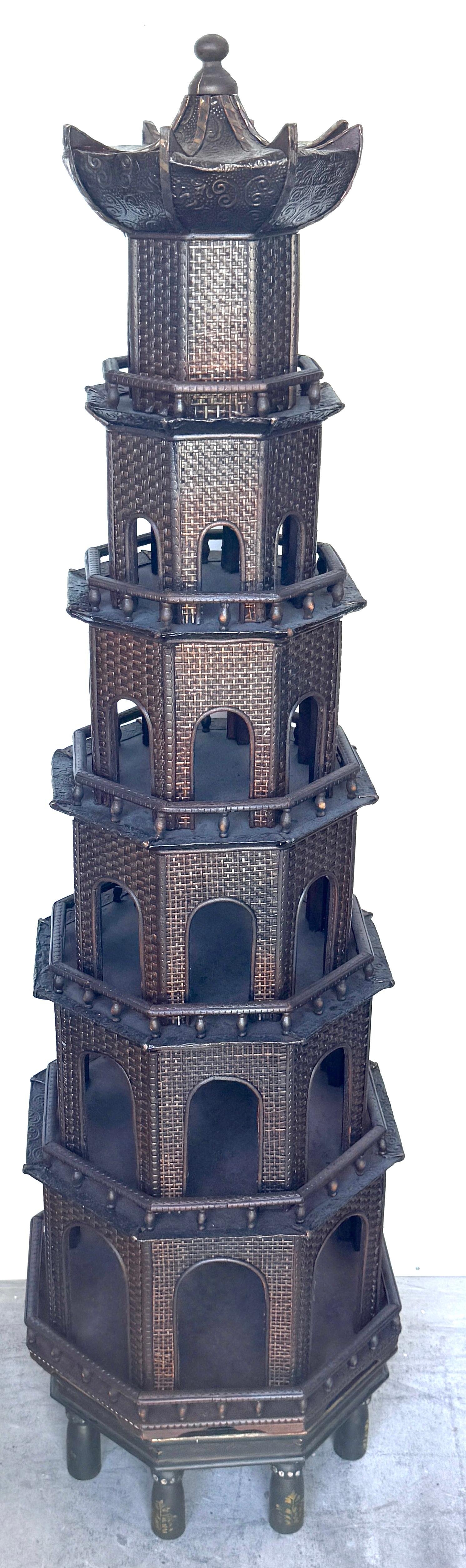 Rara pagoda anglo-indiana dipinta con supporto originale decorato in miniatura in vendita 5