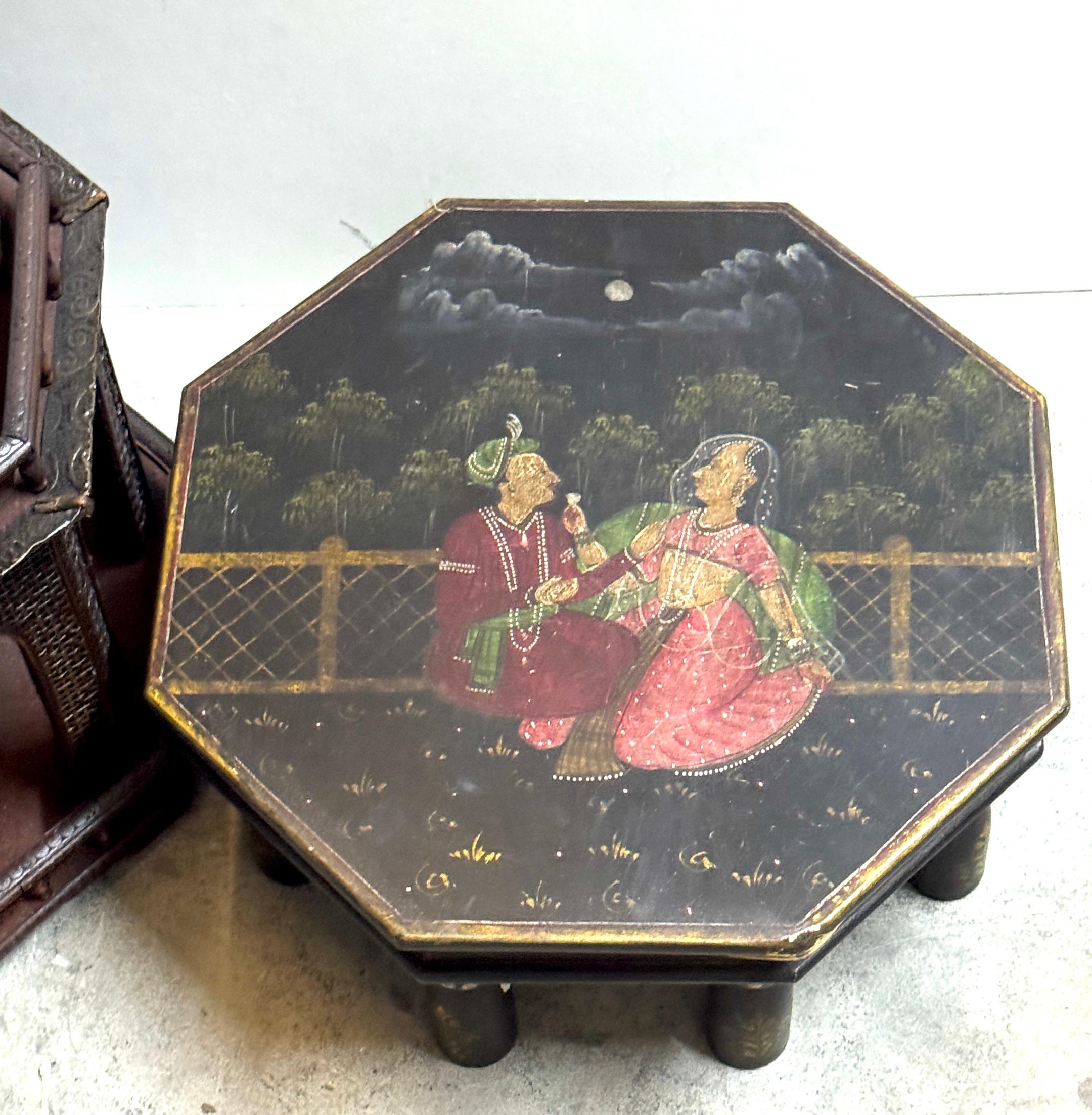 Rara pagoda anglo-indiana dipinta con supporto originale decorato in miniatura in vendita 7