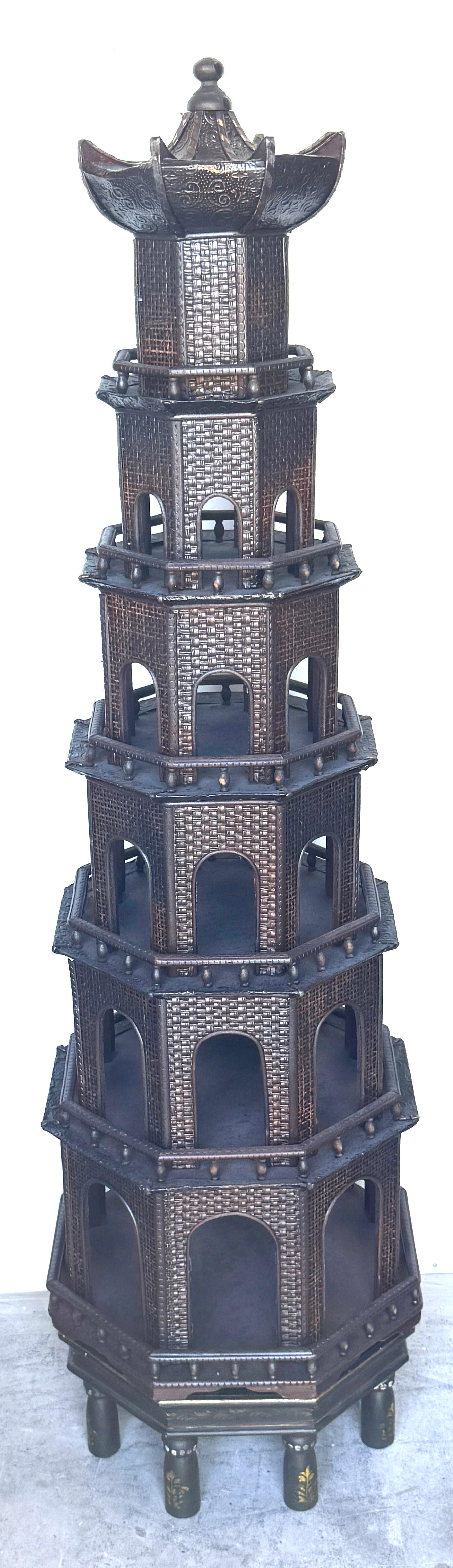Annerito Rara pagoda anglo-indiana dipinta con supporto originale decorato in miniatura in vendita