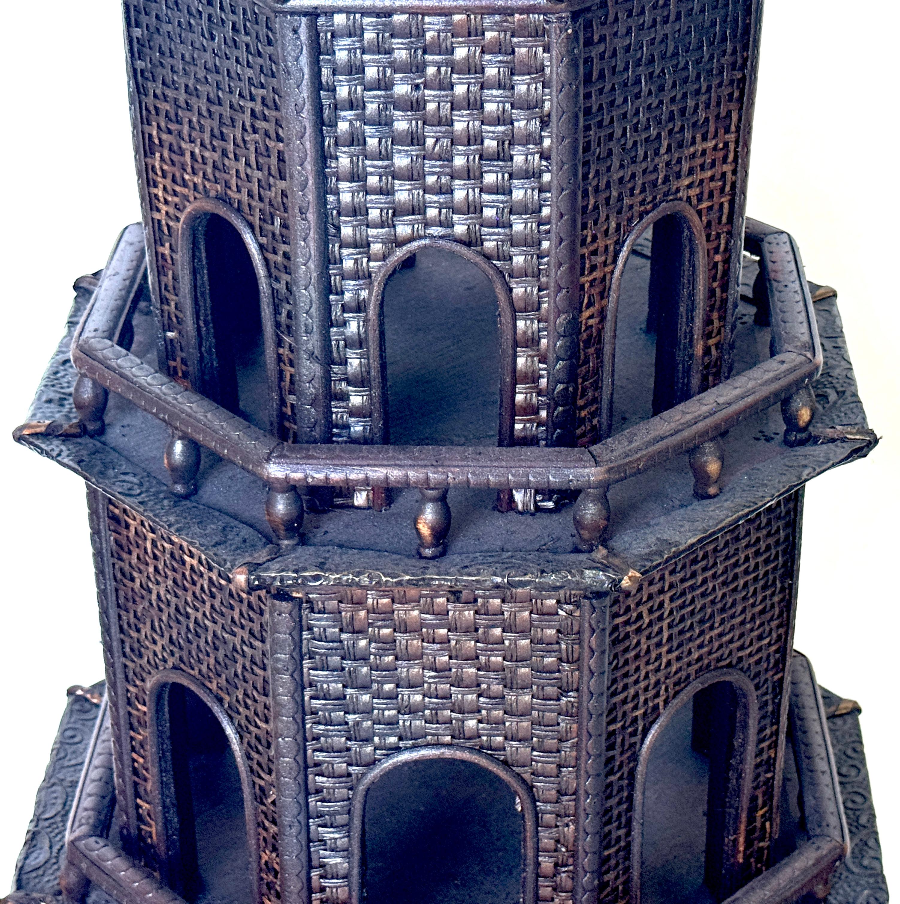 Rara pagoda anglo-indiana dipinta con supporto originale decorato in miniatura in vendita 1