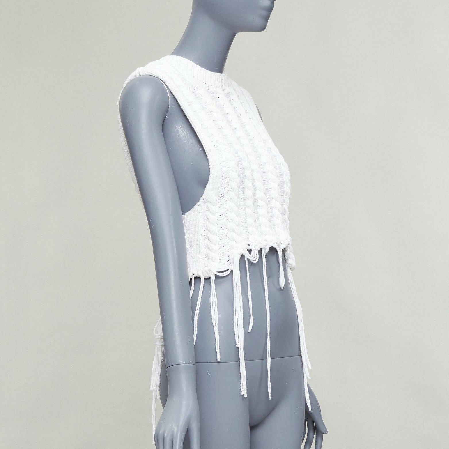 Gris rare ANN DEMEULEMEESTER gilet en grosse maille blanche à ourlet bouclé L en vente