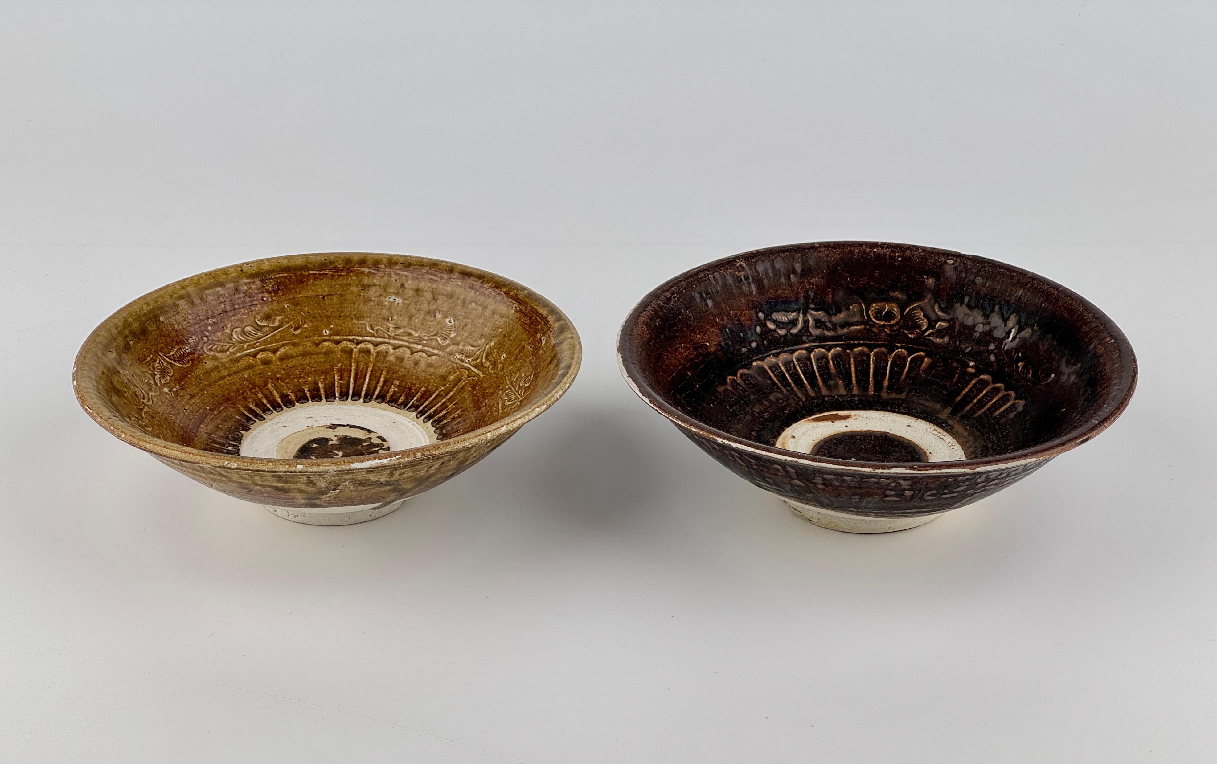 Seltene Annamese-Steinzeugschalen mit braun-grüner Glasur, Vietnam, 14.-15. Jahrhundert im Angebot 1