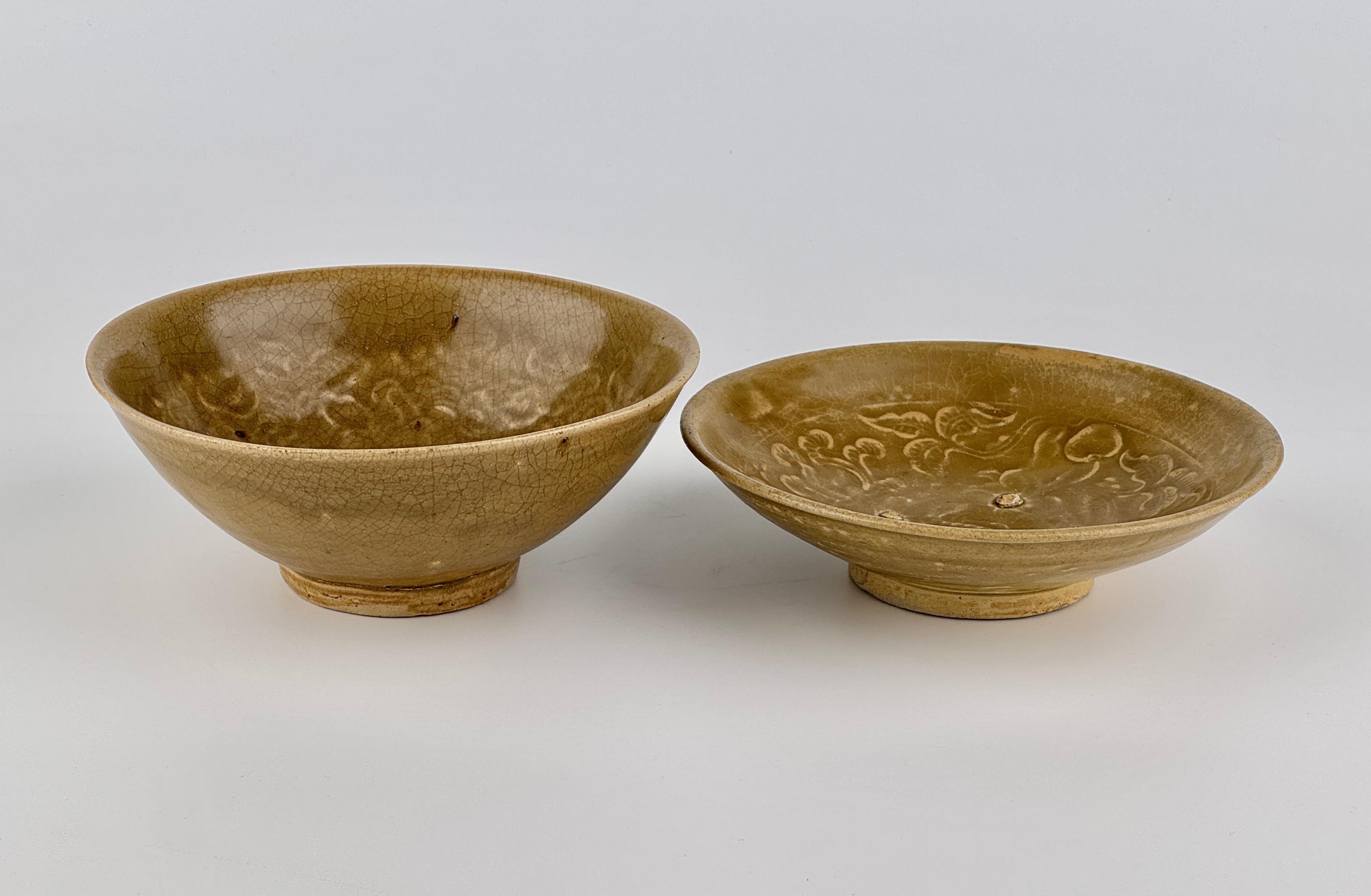 Vietnamese Rare Annamese Stoneware Bowls with olive green glaze, Vietnam, 14-15th century For Sale