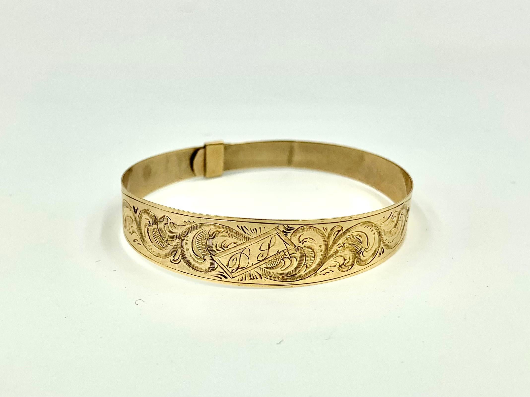 Rare Antique 14K Gold Late Georgian Foliate Scroll Engraved Baby Bracelet For Sale 3