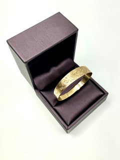 Raro Brazalete de oro antiguo de 14 quilates de la época georgiana tardía con grabado de volutas foliadas para bebés