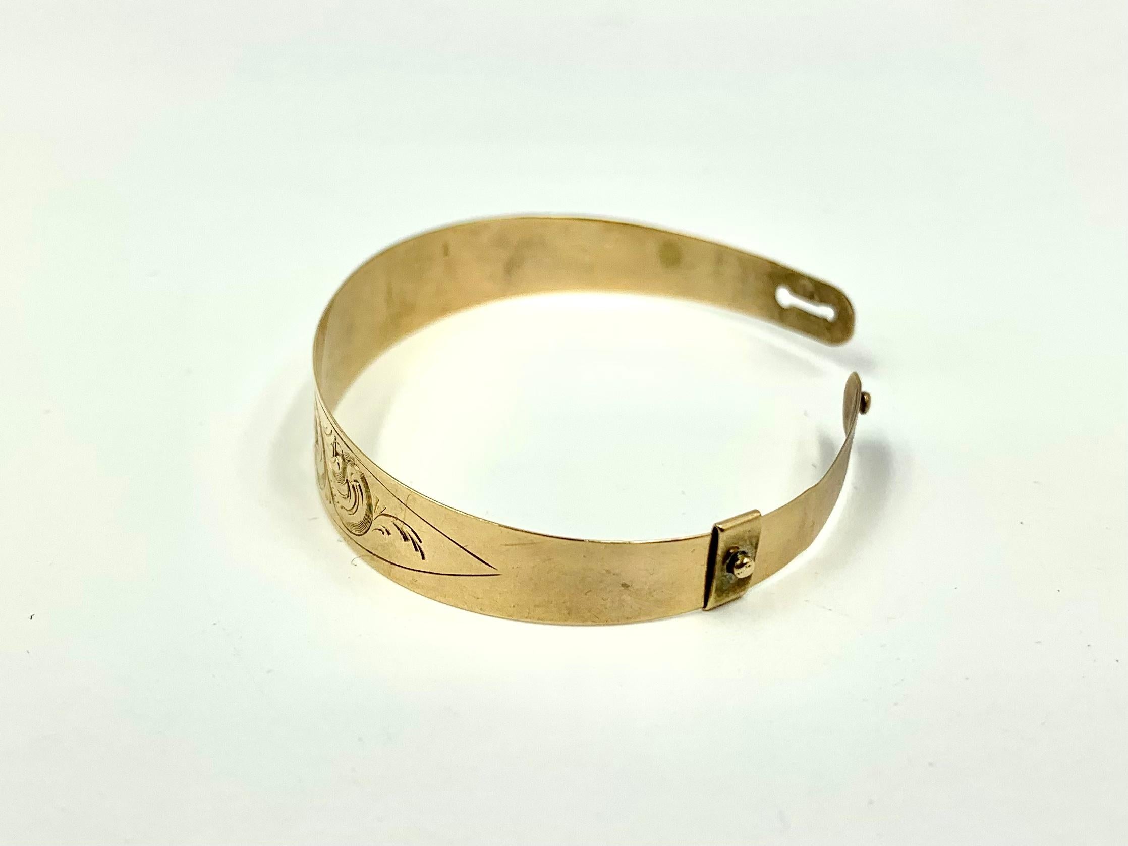 Seltenes antikes 14K Gold spätgeorgianisches Babyarmband mit Blattschliff und Gravur 4