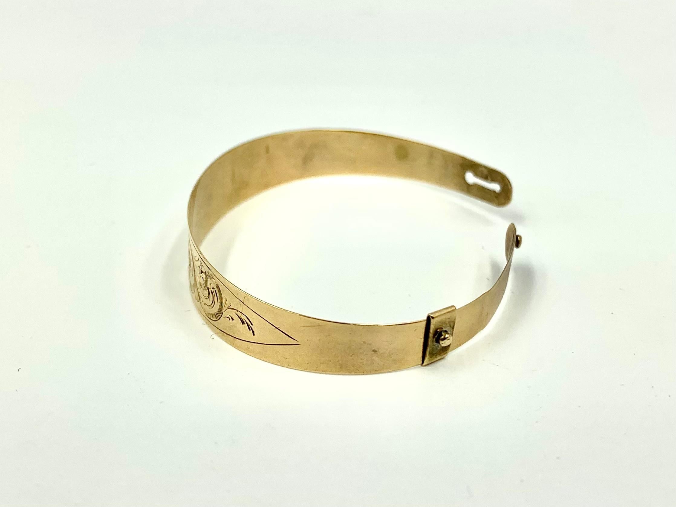 Rare Antique 14K Gold Late Georgian Foliate Scroll Engraved Baby Bracelet For Sale 2