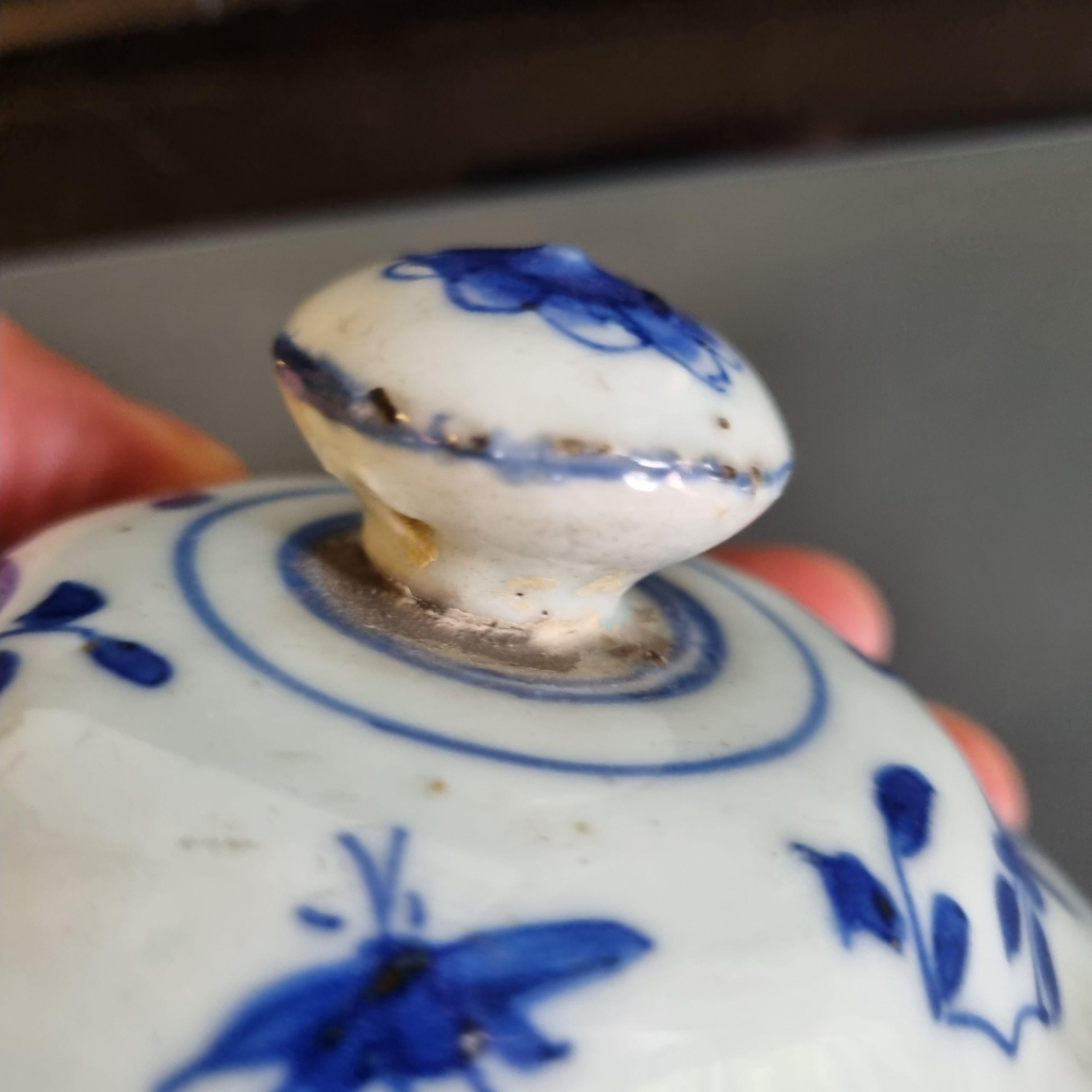 Qing Rare vase/jarre chinois à couvercle en porcelaine transitionnelle du 17ème siècle en vente
