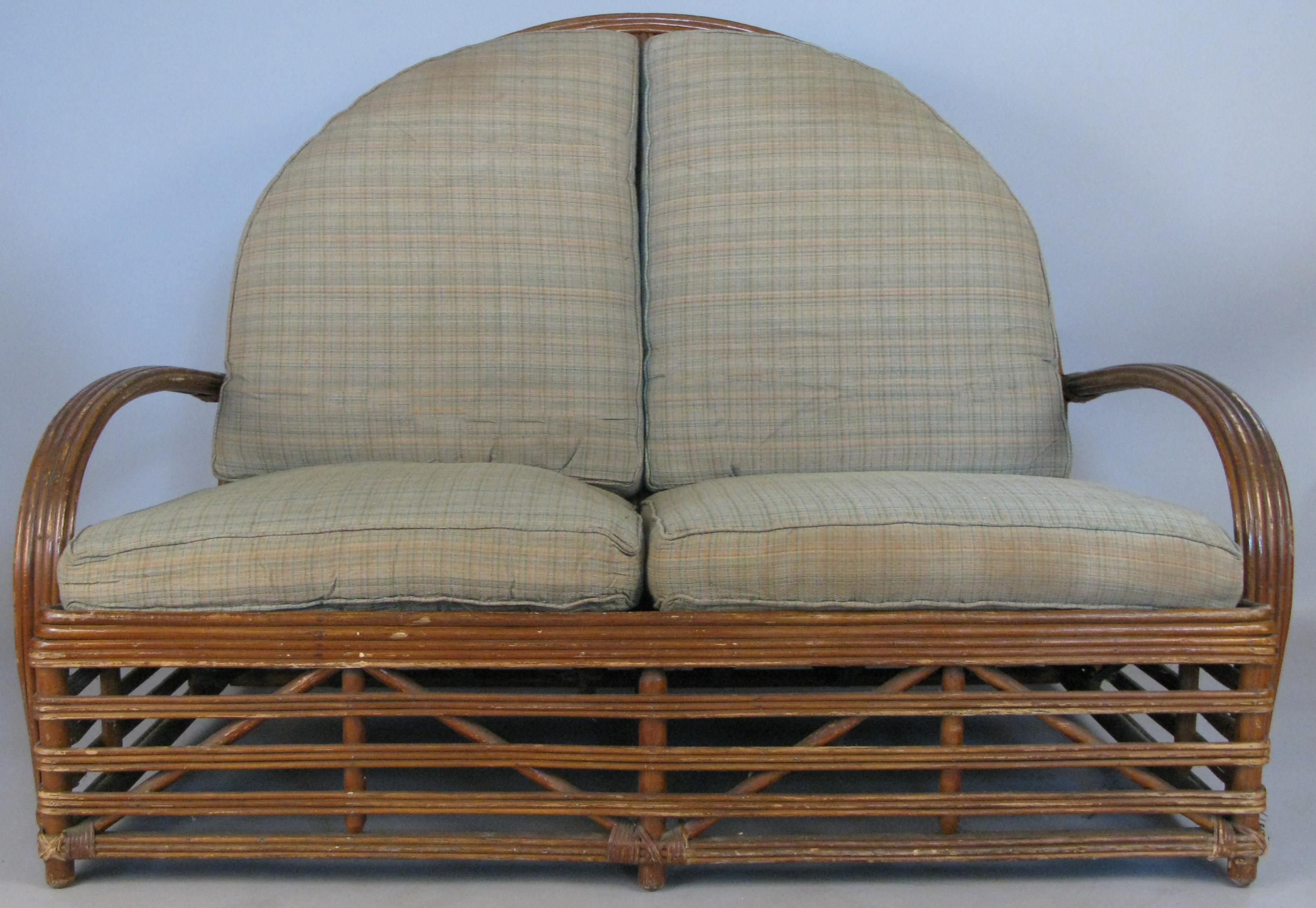 Rare Antique 1940s Arch Top Rattan Settee by Heywood Wakefield In Good Condition In Hudson, NY