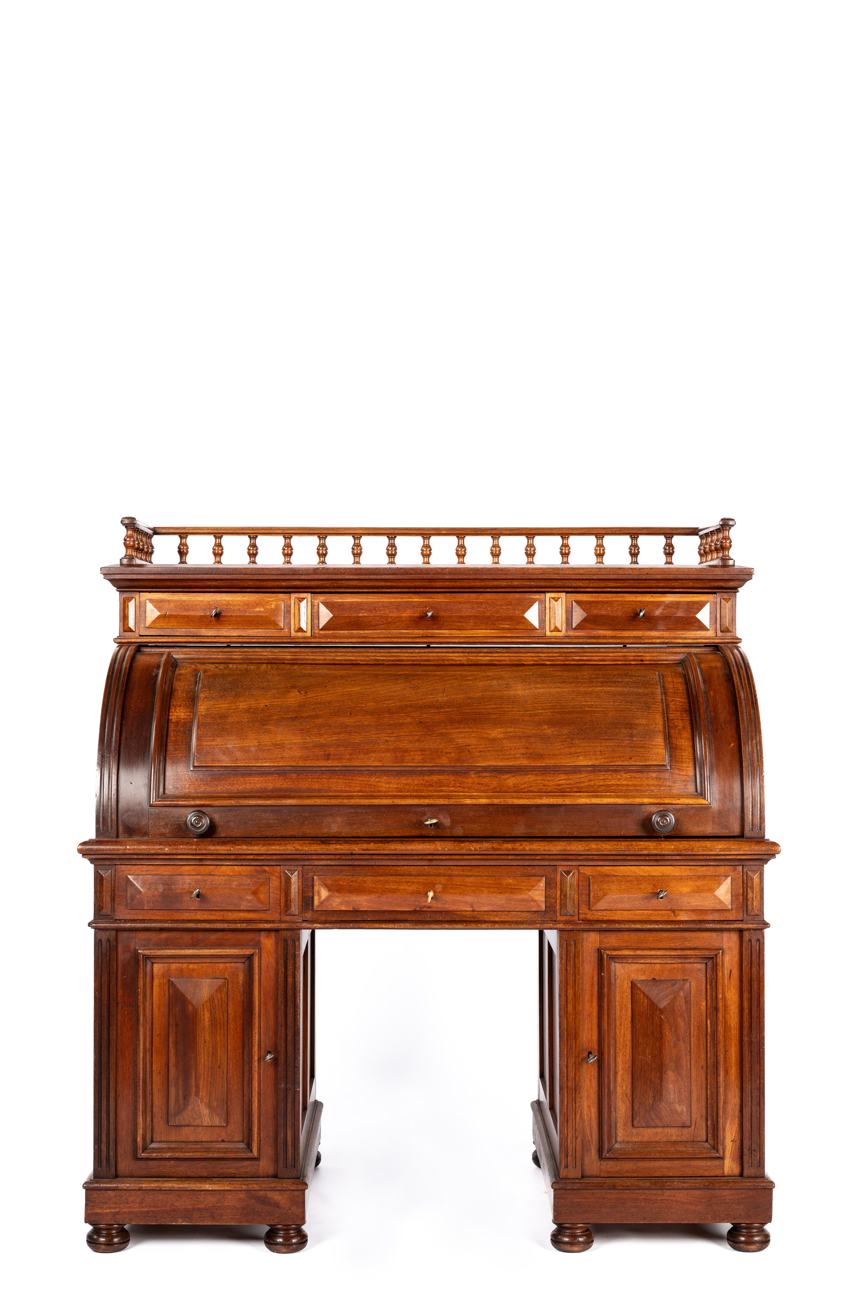 Presented here is a magnificent antique cylinder desk crafted in the heart of the Netherlands during the mid-19th century, around 1850. This meticulously constructed desk was fashioned from the finest available materials, boasting a timeless and