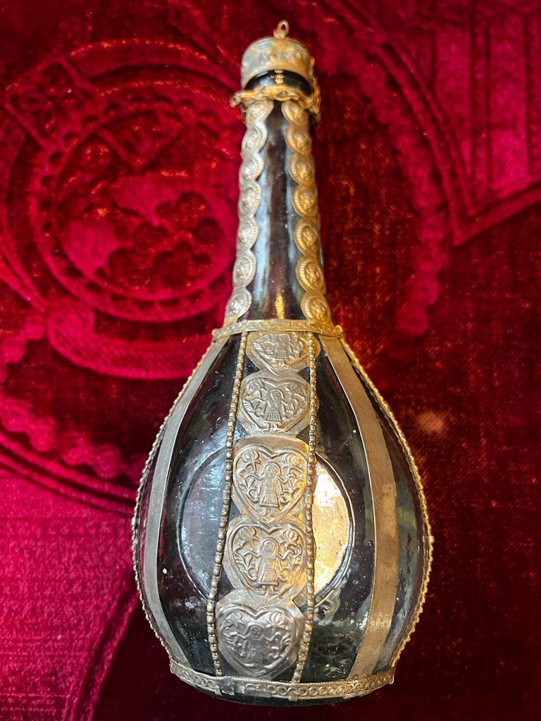 Rare Antique 19th Century Hand Blown Anglo-Egyptian Glass and Bronze Bottle In Good Condition For Sale In Doha, QA