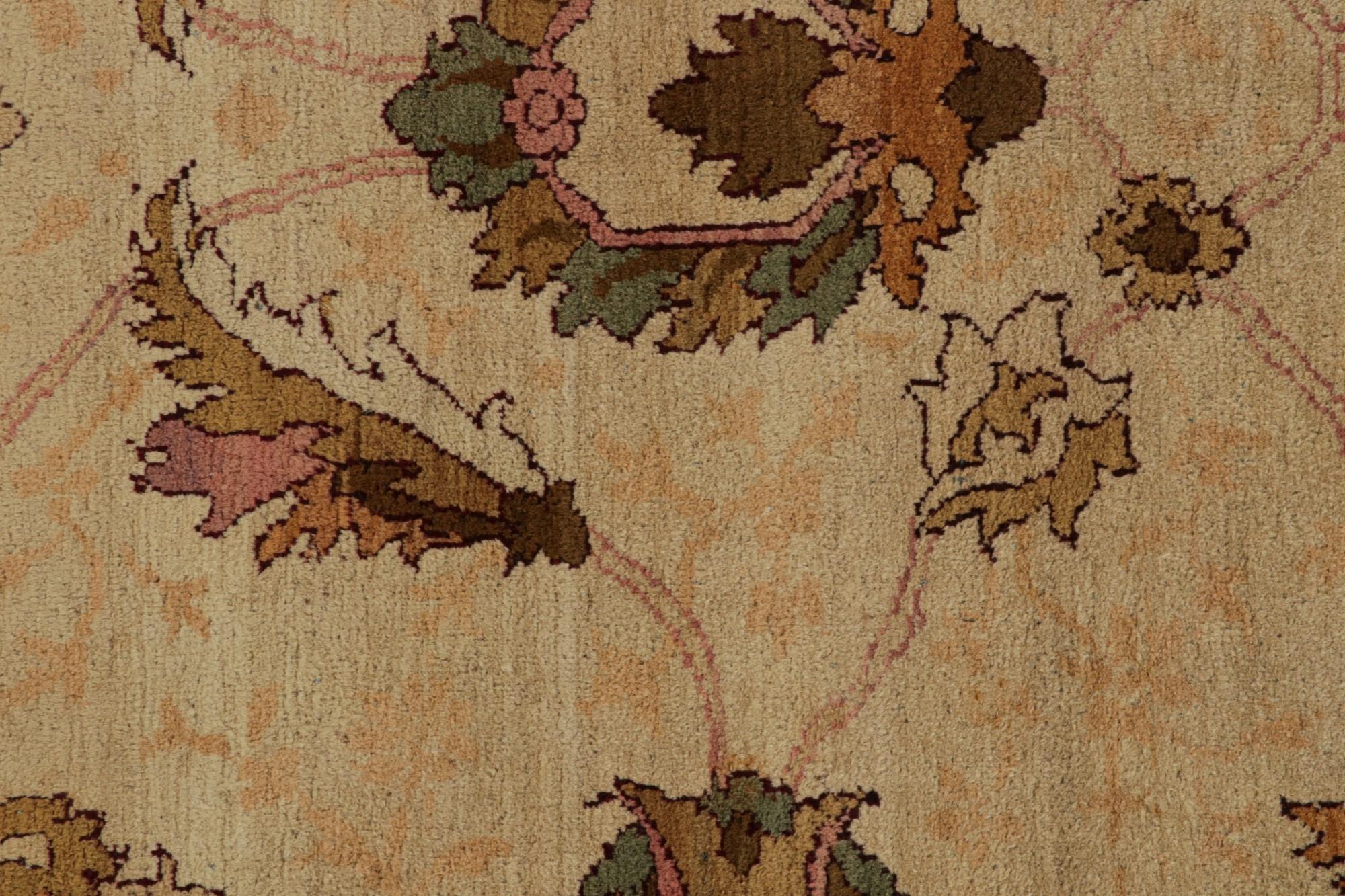 Seltener antiker Agra-Teppich in Gold mit grünen und rosa Blumenmustern (Spätes 19. Jahrhundert) im Angebot
