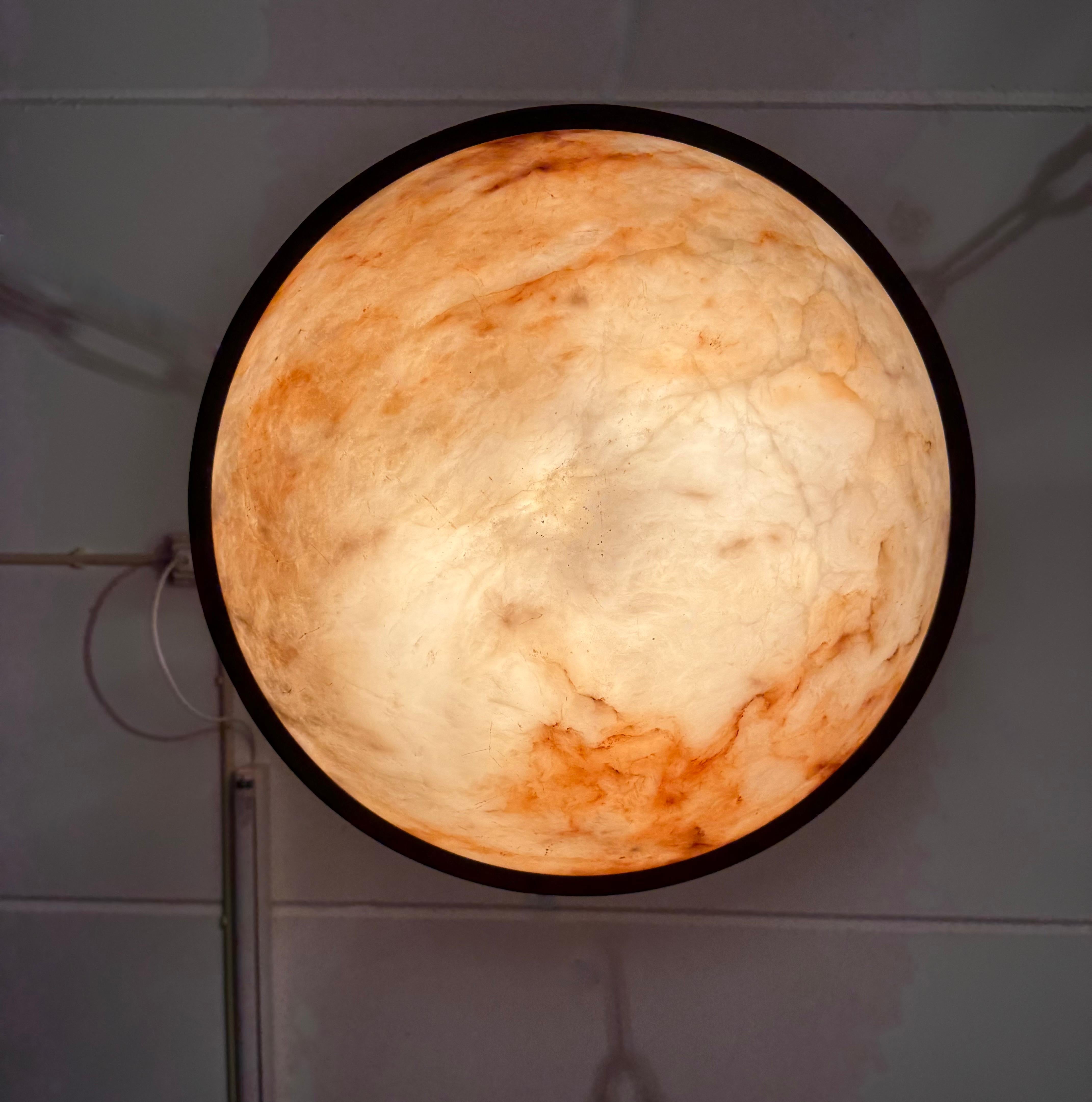 Ciondolo / lampadario in alabastro Arts & Crafts con cornice in stile gotico in bronzo in vendita 12