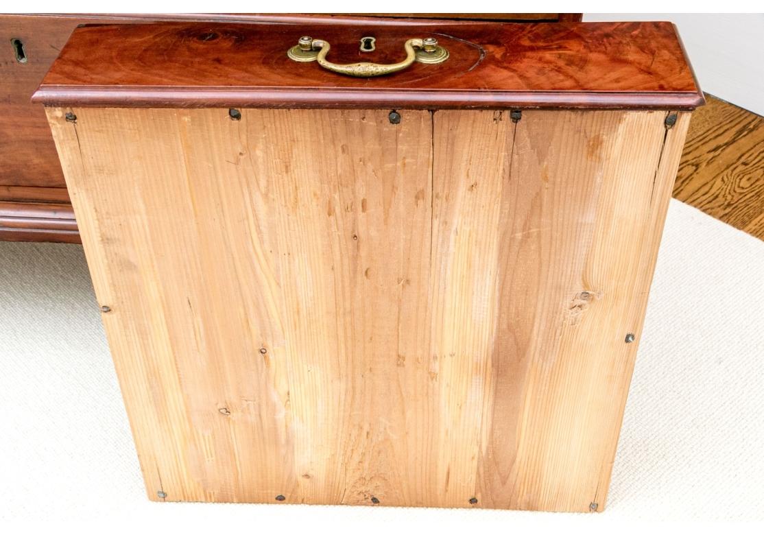 Américain Rare coffre Chippendale américain ancien en bois de pommier en vente