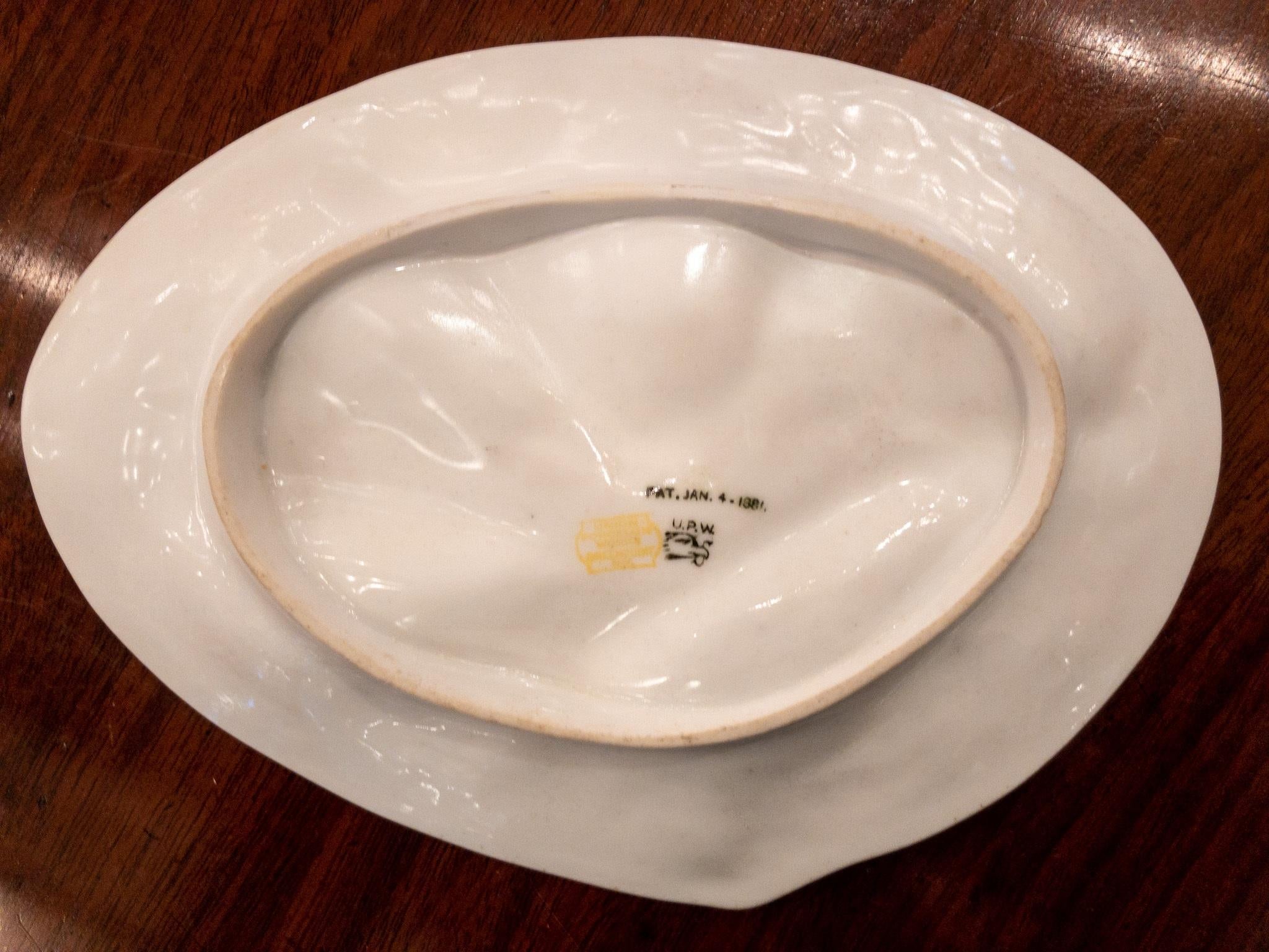 Rare Antique American Oyster Plate Signed Union Porcelain Works, circa 1880s In Good Condition In New Orleans, LA
