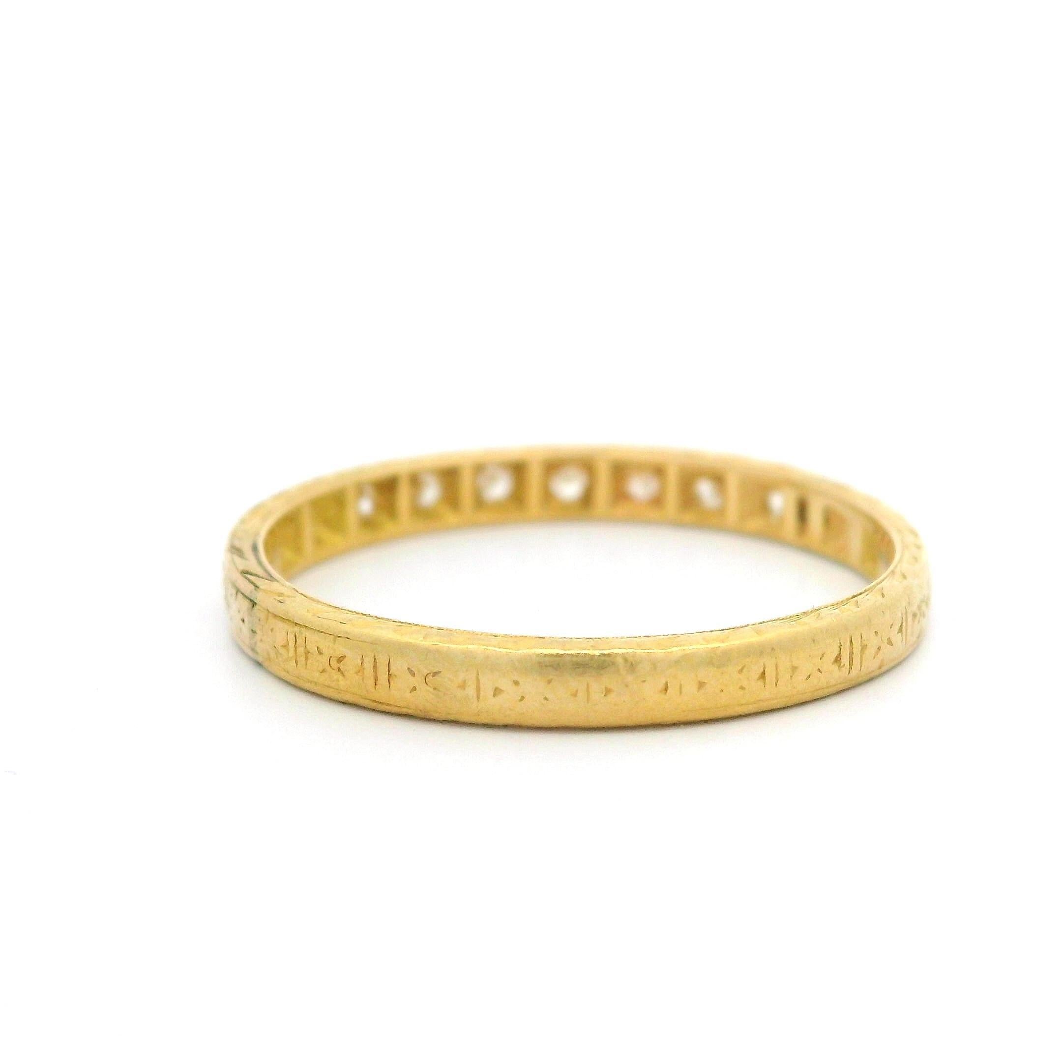 Rare Antique Art Deco 18k Yellow Gold 0.14ctw Diamond Etched Filigree Band Ring For Sale 4