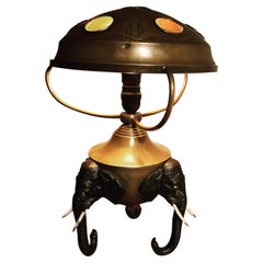 Rara lampada antica Art Nouveau a forma di elefante con paralume originale