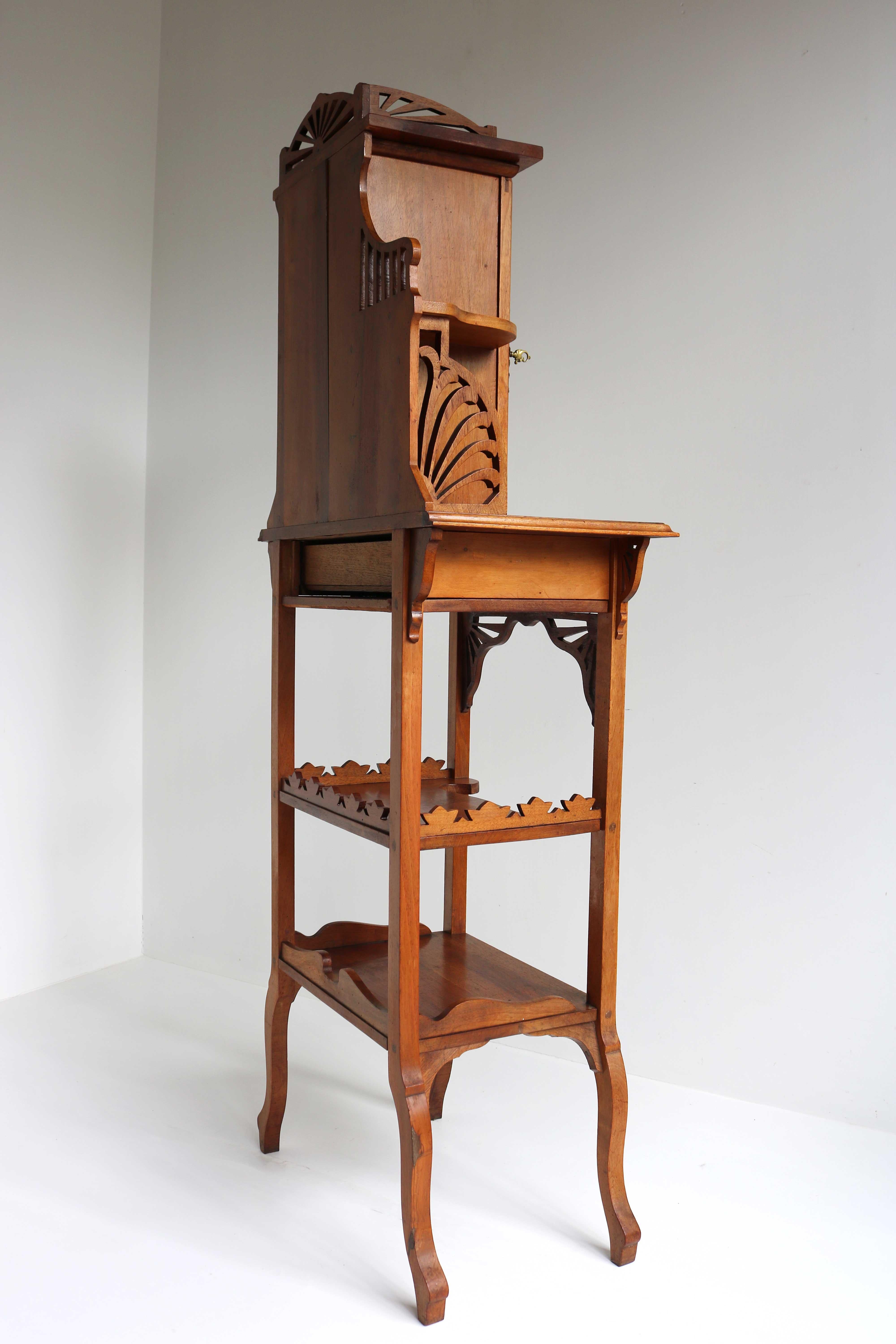 Rare Antique Arts & Crafts / Art Nouveau Cabinet with Glass & Copper Jugendstil For Sale 10