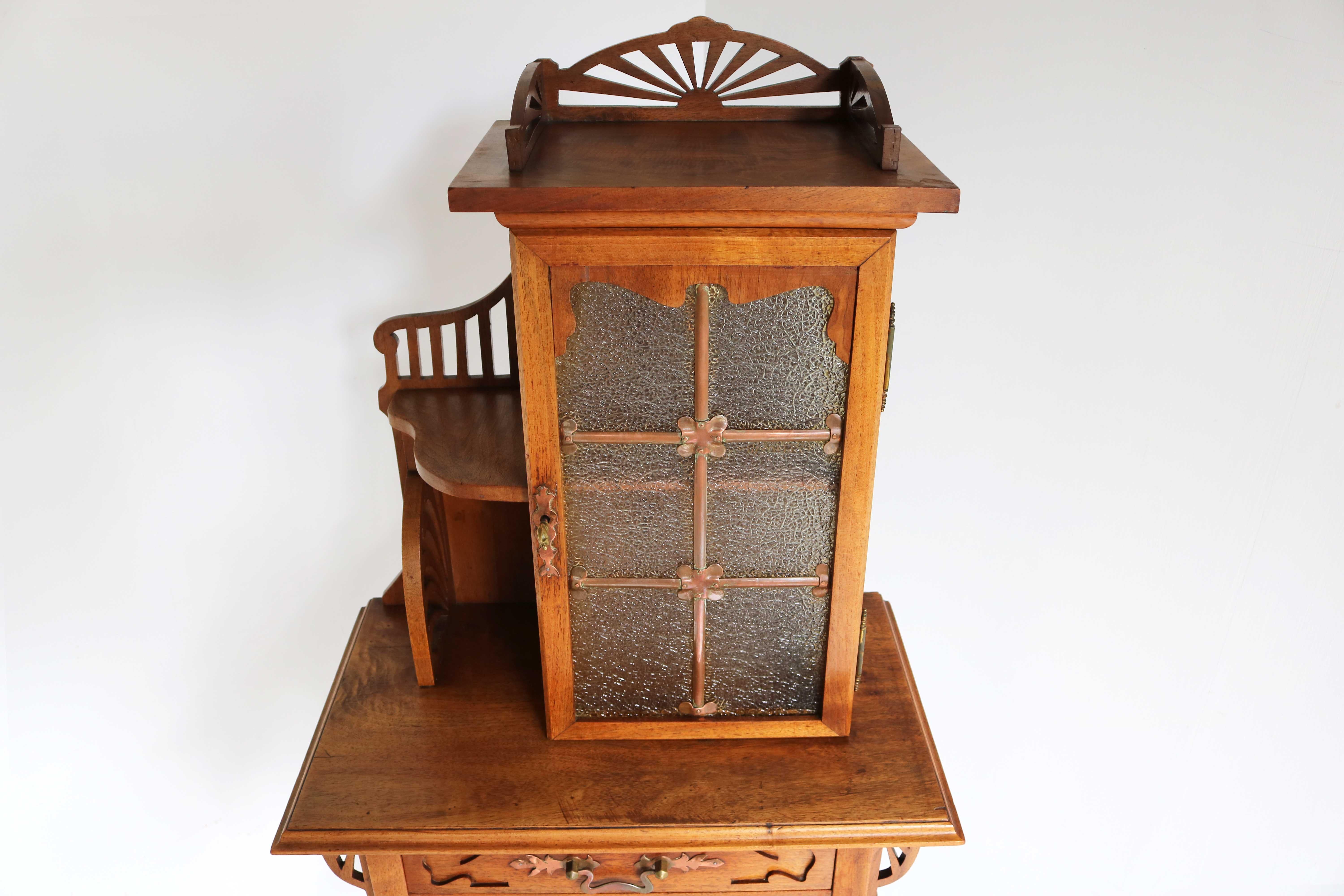 Rare Antique Arts & Crafts / Art Nouveau Cabinet with Glass & Copper Jugendstil In Good Condition For Sale In Ijzendijke, NL