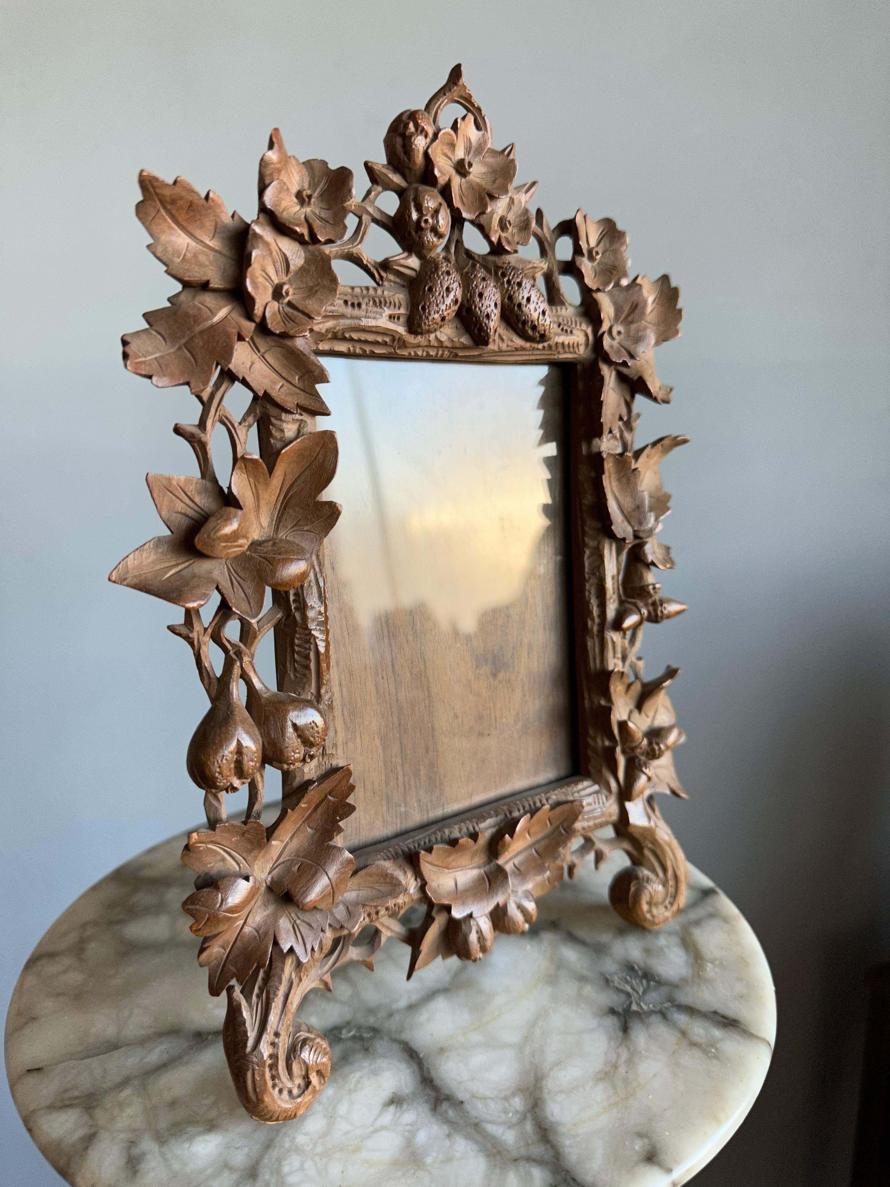 Exceptional Swiss nutwood desk picture frame with a rare and marvelous carvings. 

If you are a collector of rare and great looking Arts & Crafts antiques in general and if the acorn and other forrest 'fruits' hold a special place in your heart as