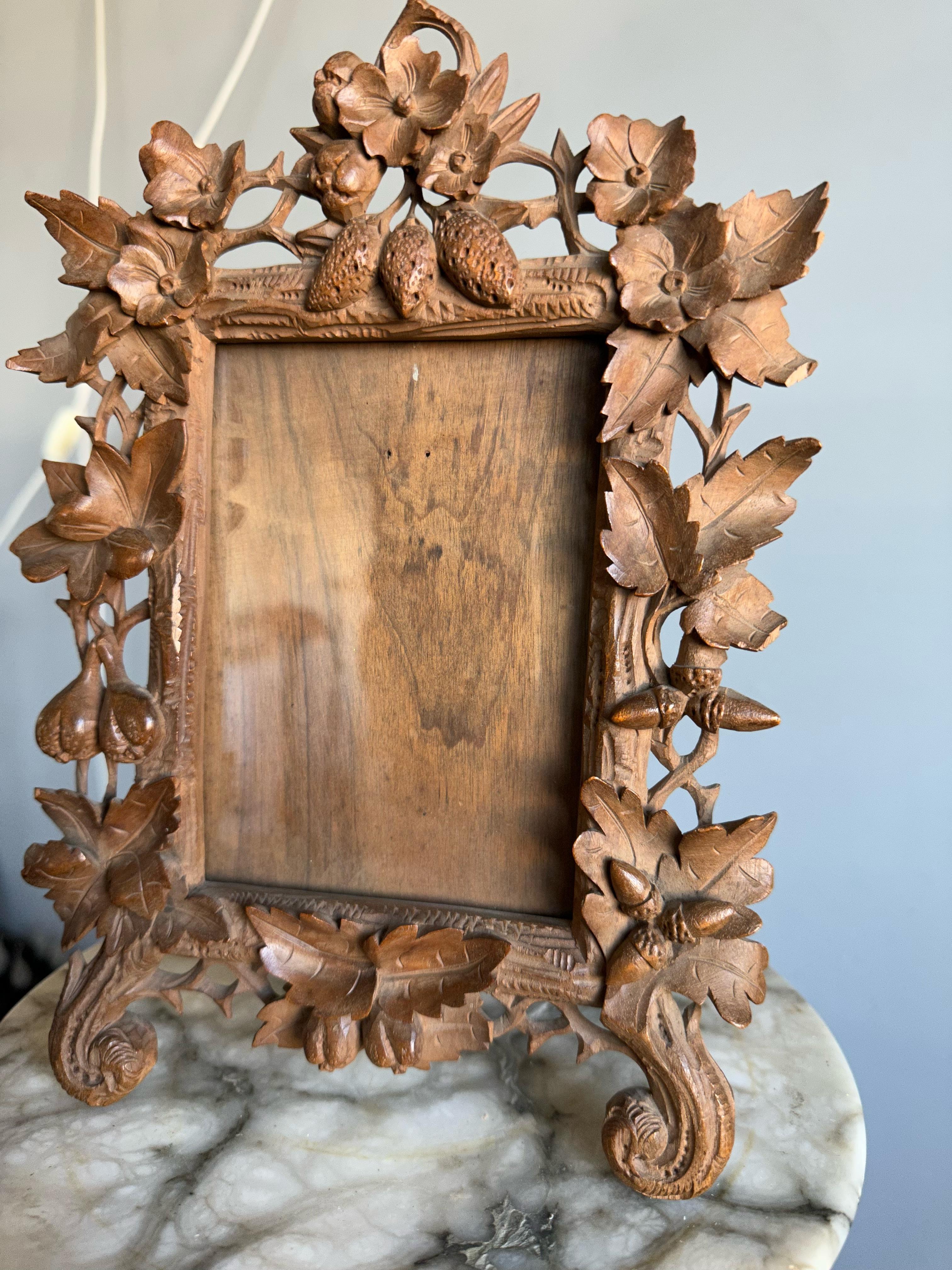 Rare Antique Black Forest Museum Quality Carved Nutwood Table Picture Frame In Good Condition In Lisse, NL