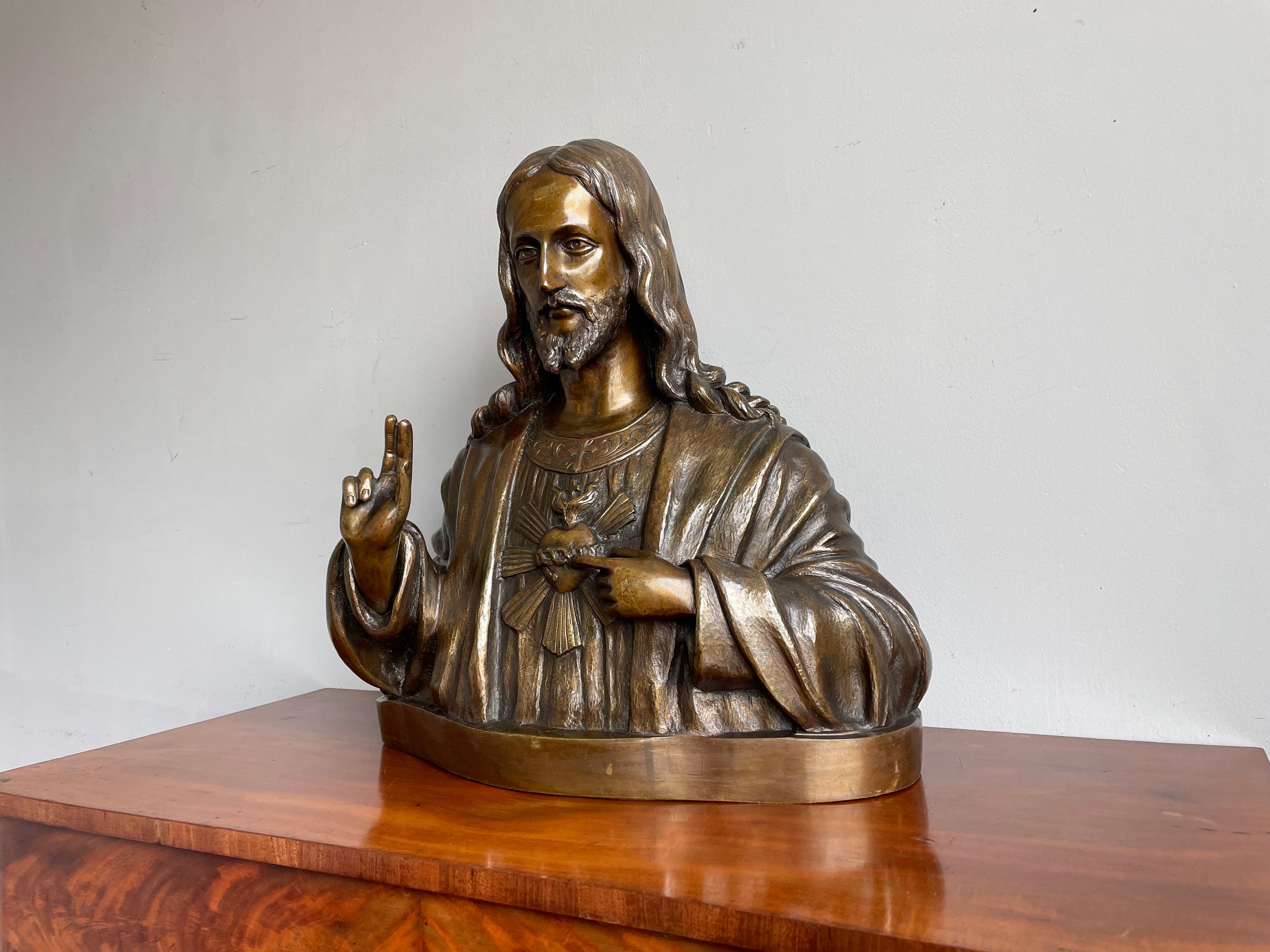 Européen Rare Sculpture en bronze antique du Saint Coeur / Buste de Notre Seigneur Jésus Christ 1920 en vente