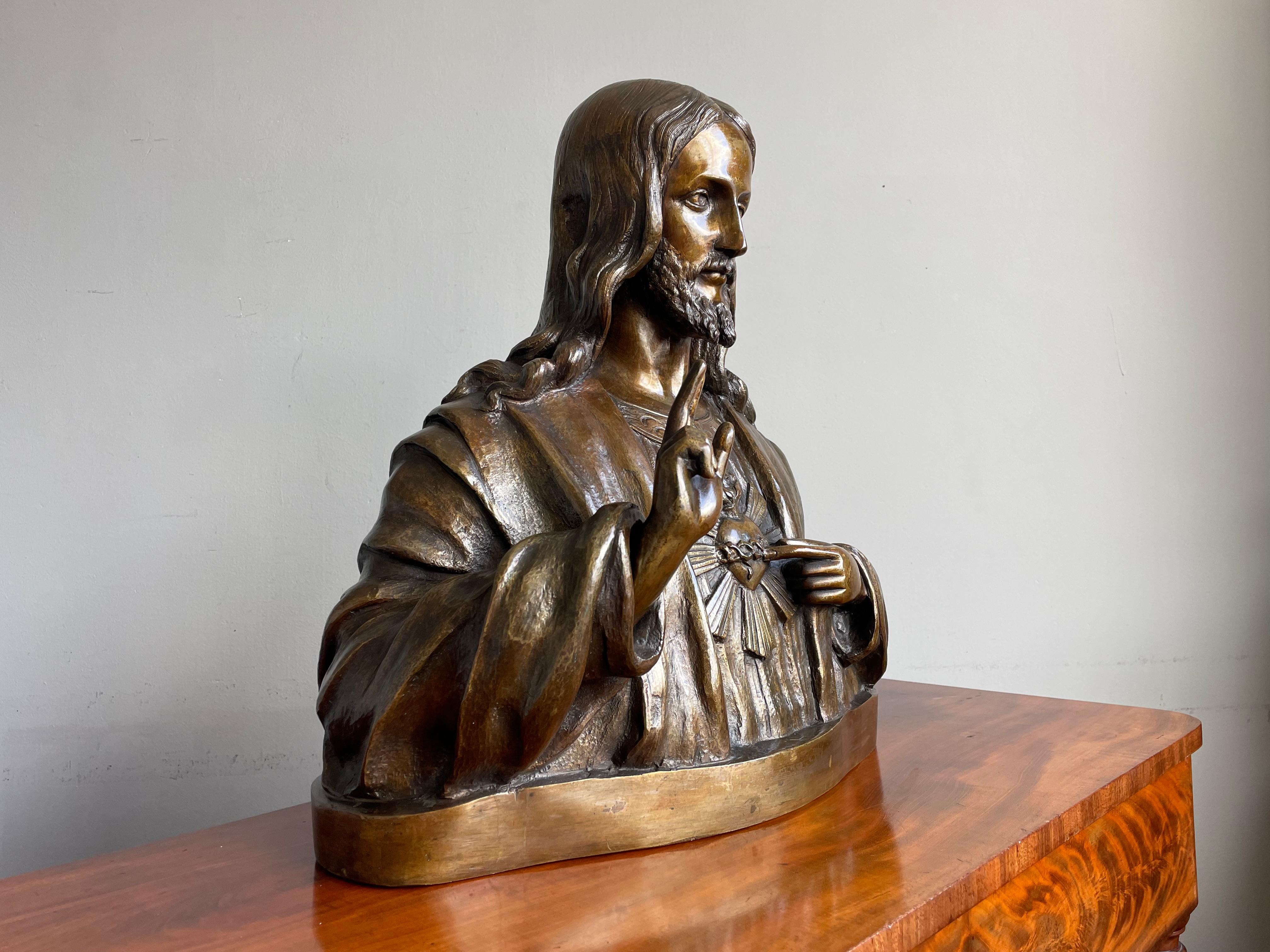 20ième siècle Rare Sculpture en bronze antique du Saint Coeur / Buste de Notre Seigneur Jésus Christ 1920 en vente