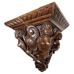 Rare console murale ou corbeau de style néo-gothique sculpté, datant d'une époque ancienne, orné de sculptures d'anges
