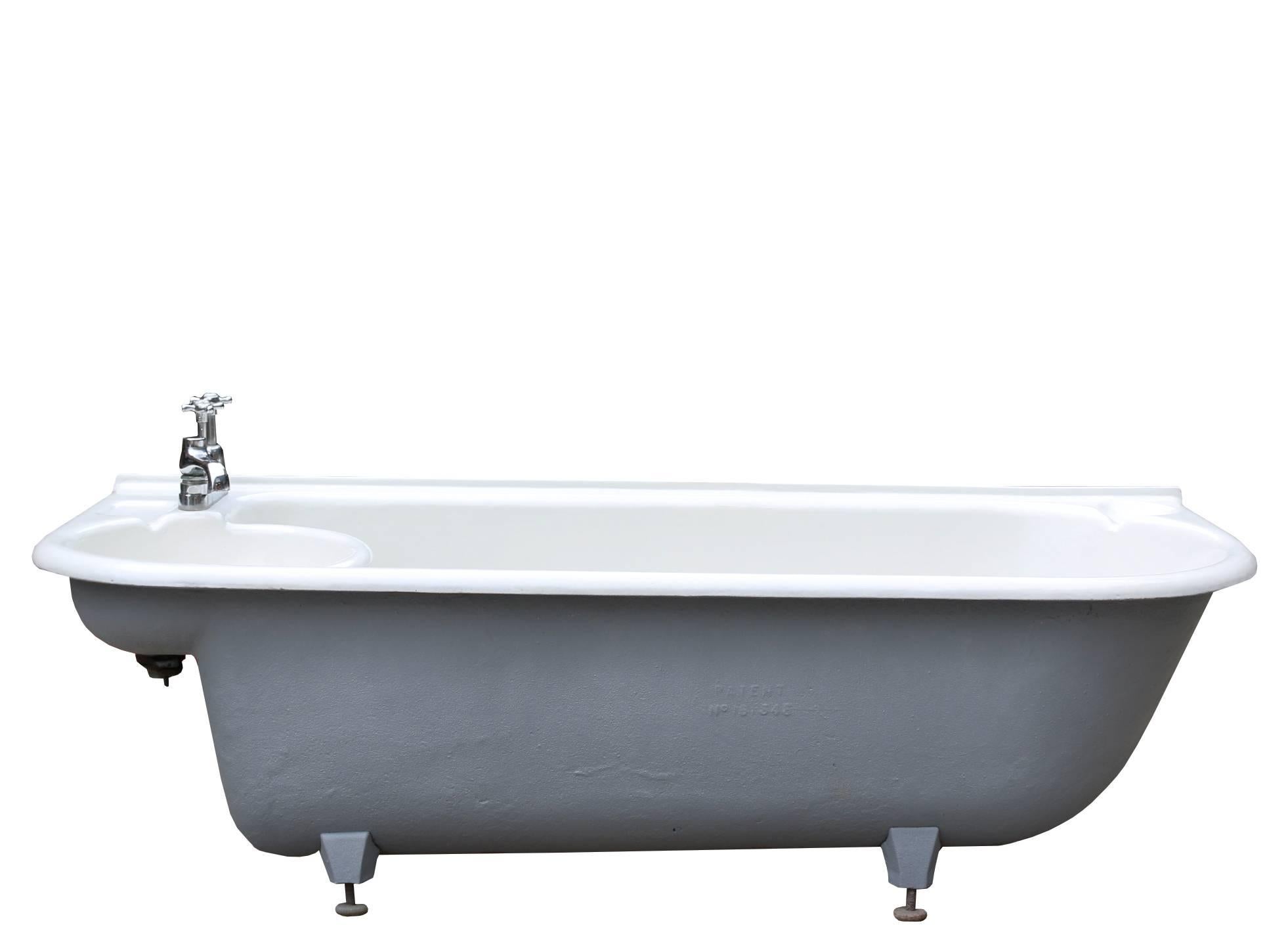 Rare Antique Cast Iron Bath with Integral Basin In Excellent Condition In Wormelow, Herefordshire