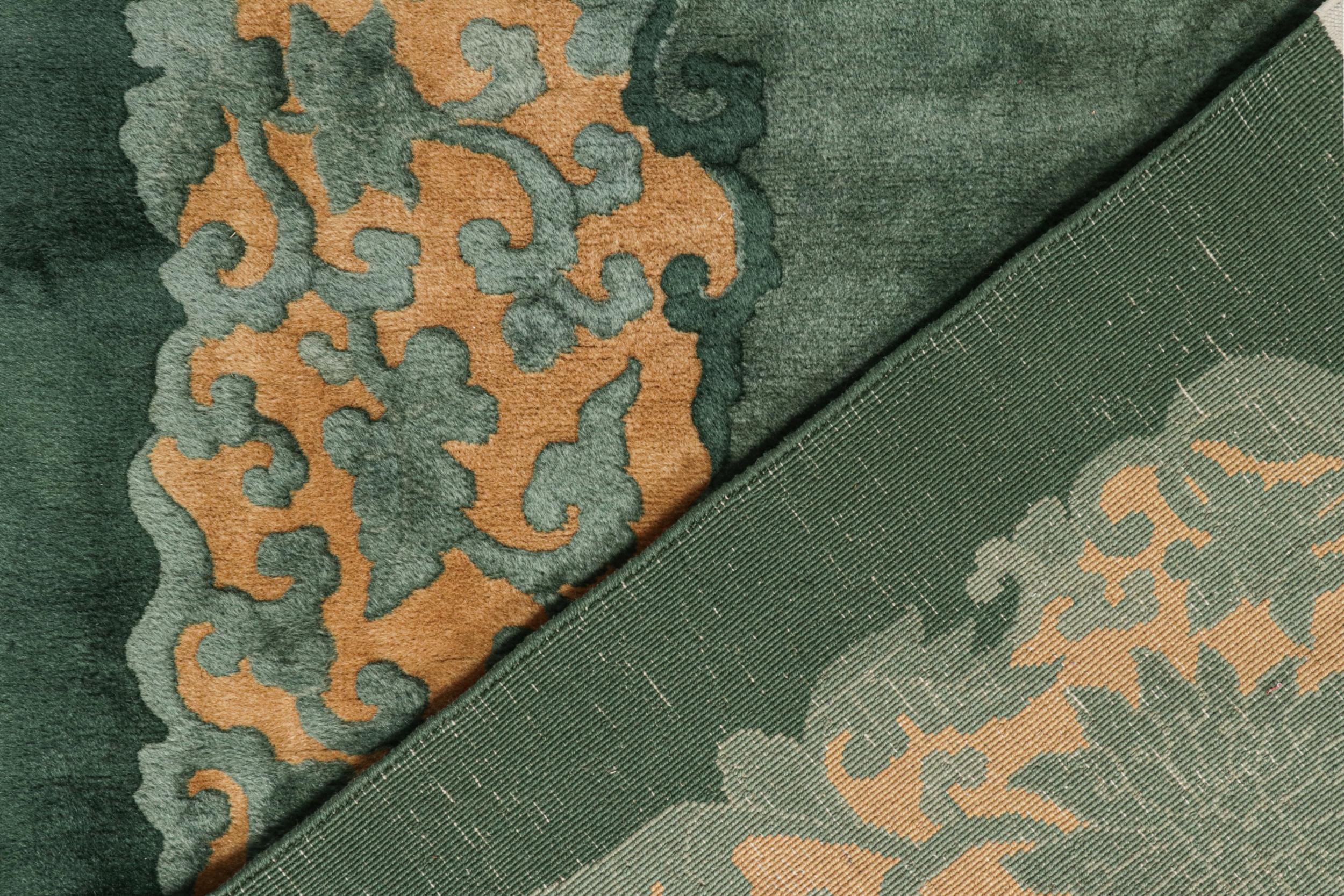 Seltener antiker chinesischer Art-Déco-Teppich mit grünen und goldenen Blumenmuster von Rug & Kilim (Frühes 20. Jahrhundert) im Angebot