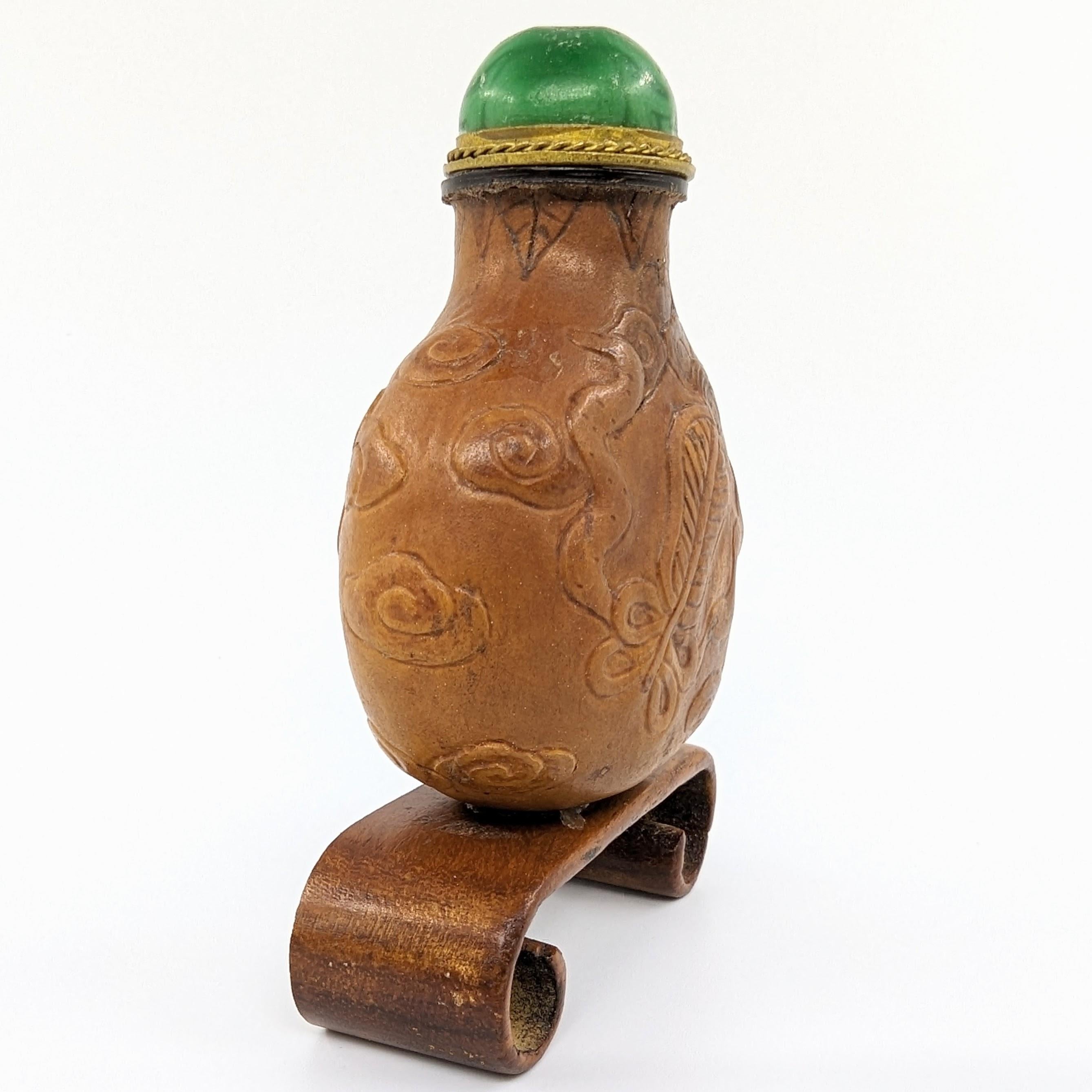 Rare Antique Chinese Molded Gourd Snuff Bottle With Stand 19c Qing Guangxu Mark In Good Condition For Sale In Richmond, CA