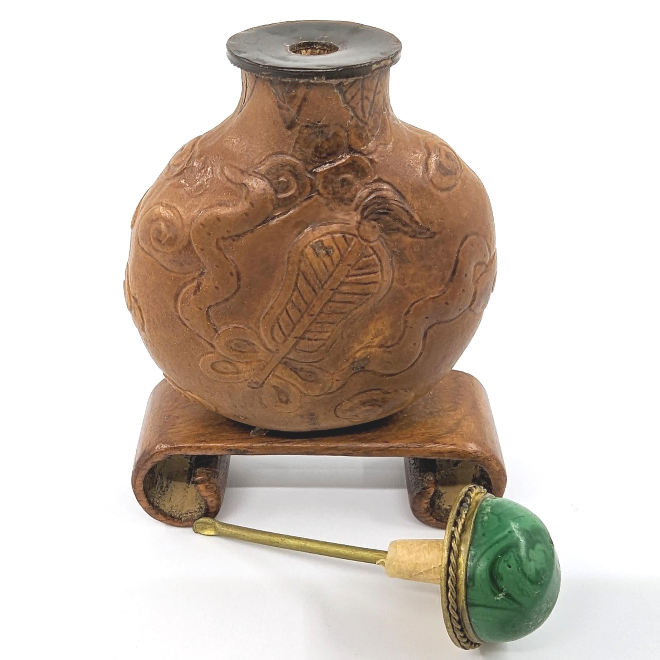 Rare Antique Chinese Molded Gourd Snuff Bottle With Stand 19c Qing Guangxu Mark For Sale 4